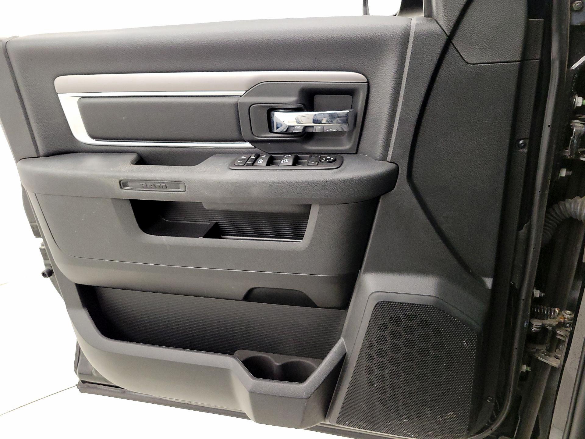 Thumbnail: 2022 RAM 1500 Classic - 12