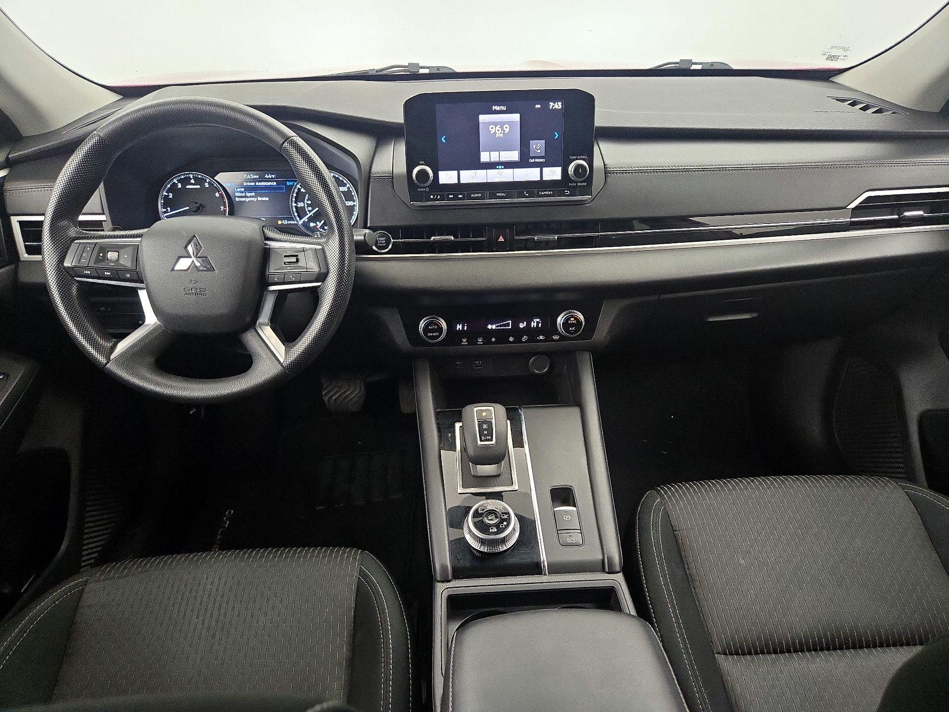 Thumbnail: 2022 Mitsubishi Outlander - 9