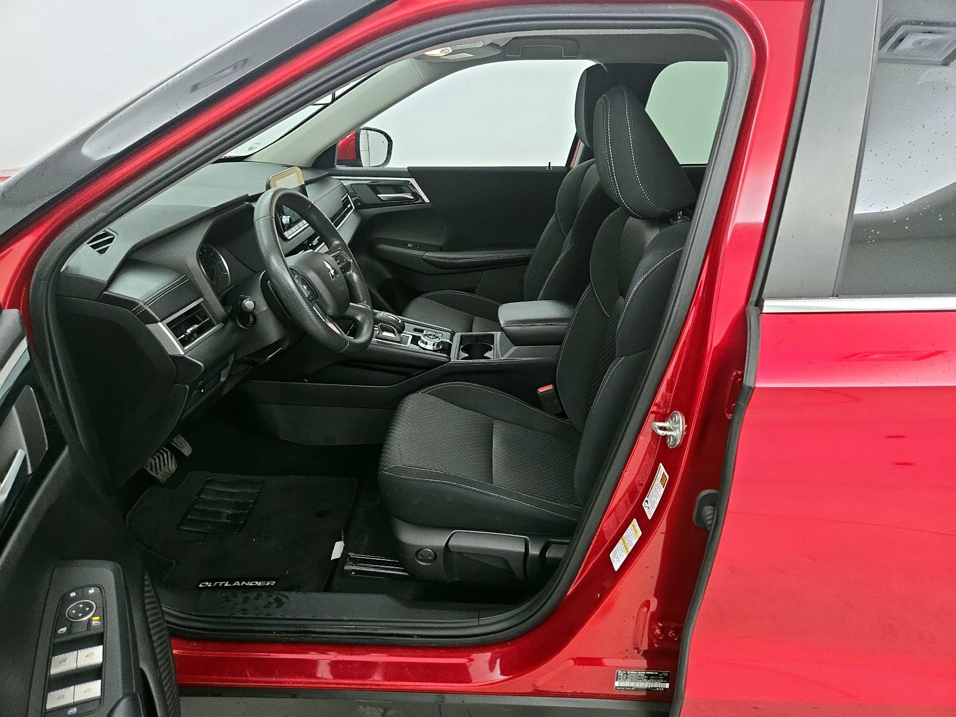 Thumbnail: 2022 Mitsubishi Outlander - 11