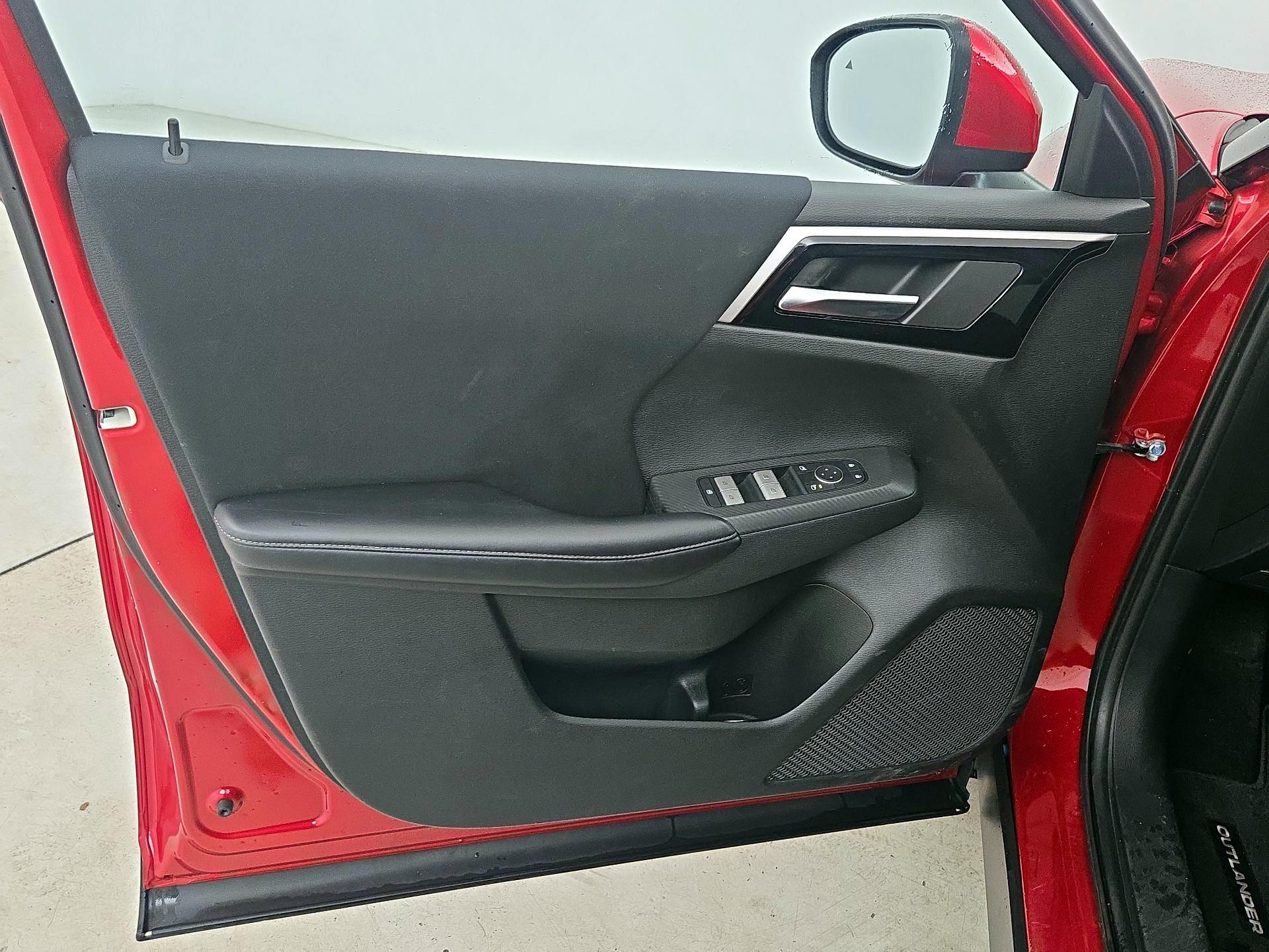 Thumbnail: 2022 Mitsubishi Outlander - 12