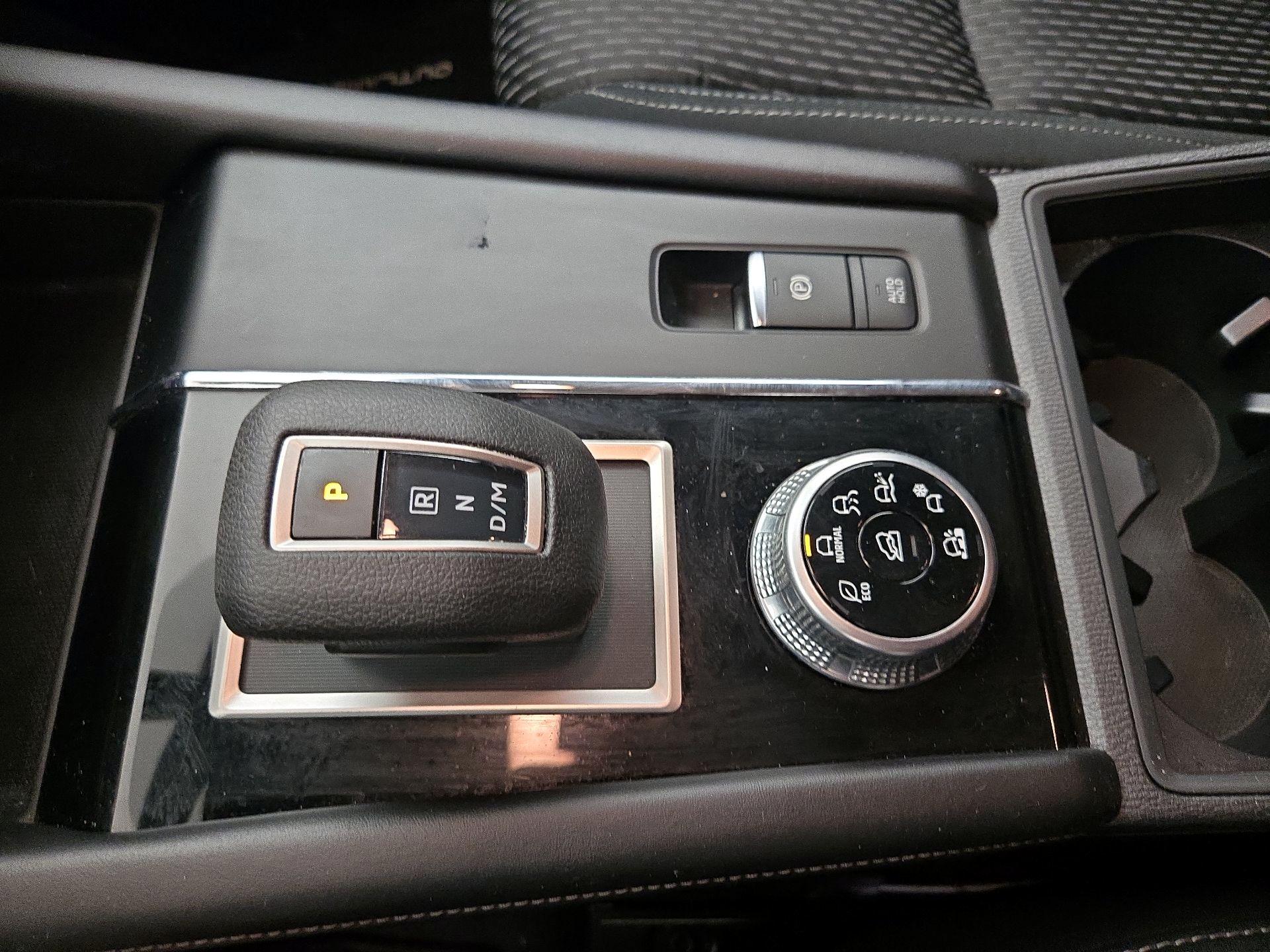 Thumbnail: 2022 Mitsubishi Outlander - 17