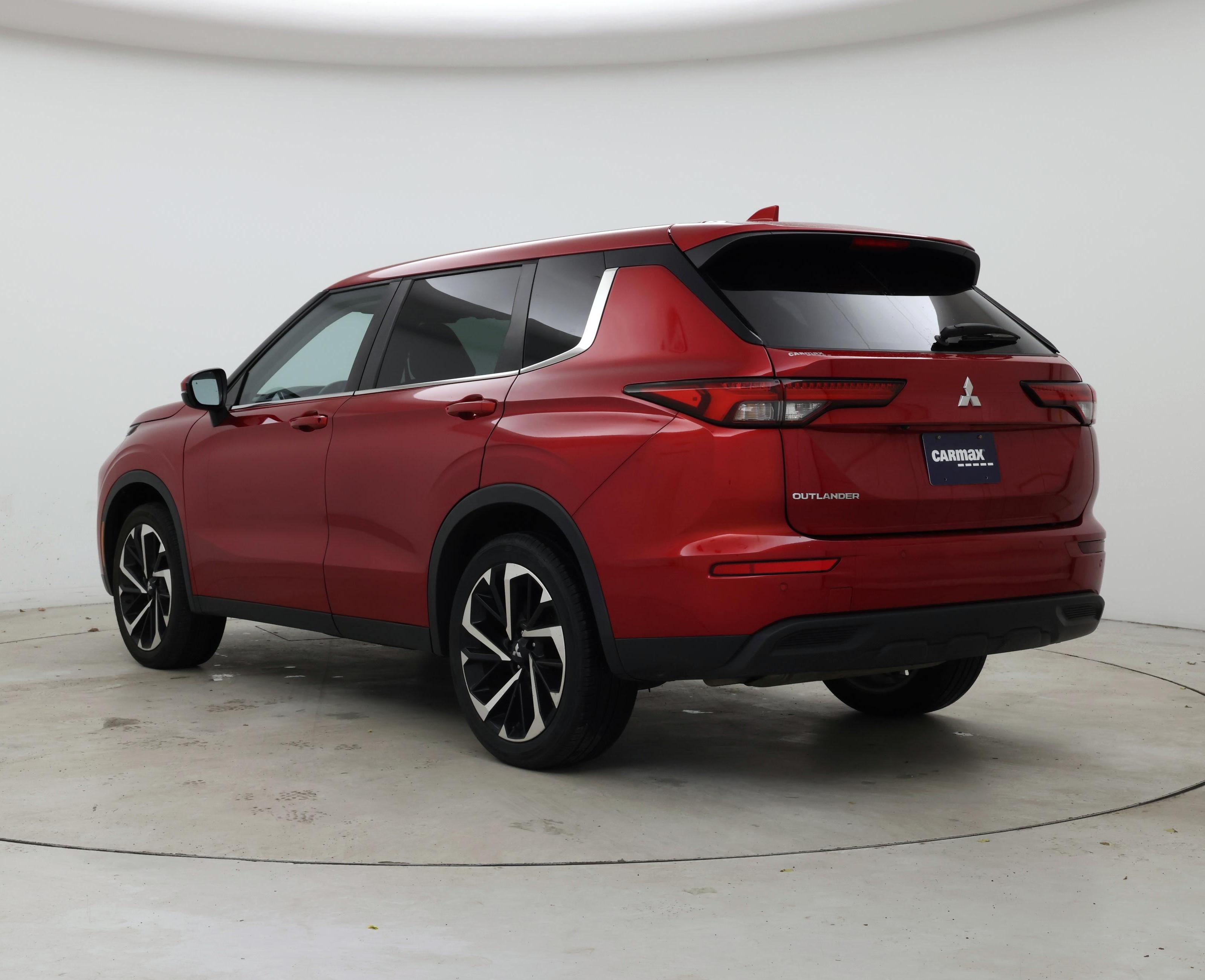 Thumbnail: 2022 Mitsubishi Outlander - 2