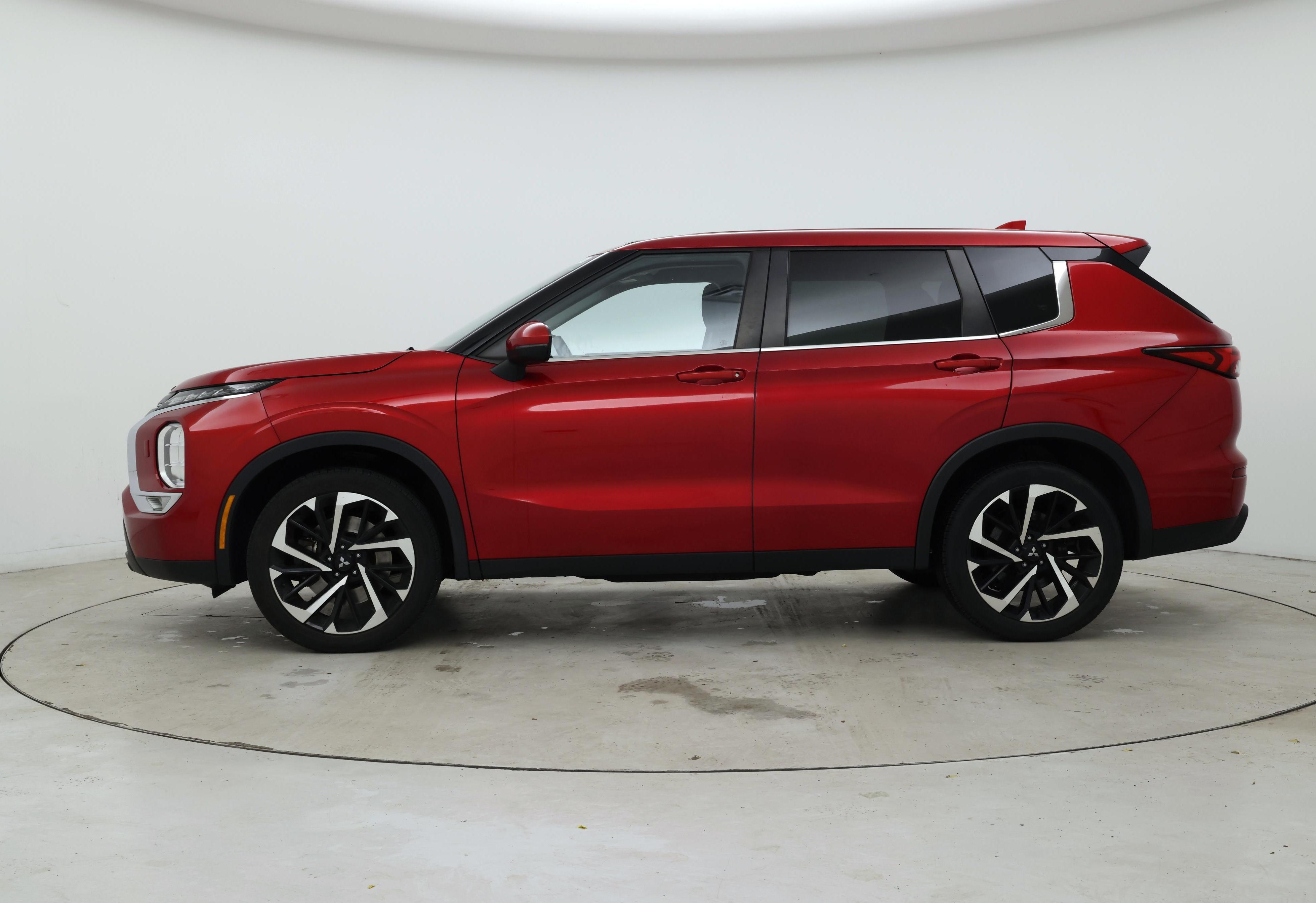 Thumbnail: 2022 Mitsubishi Outlander - 3