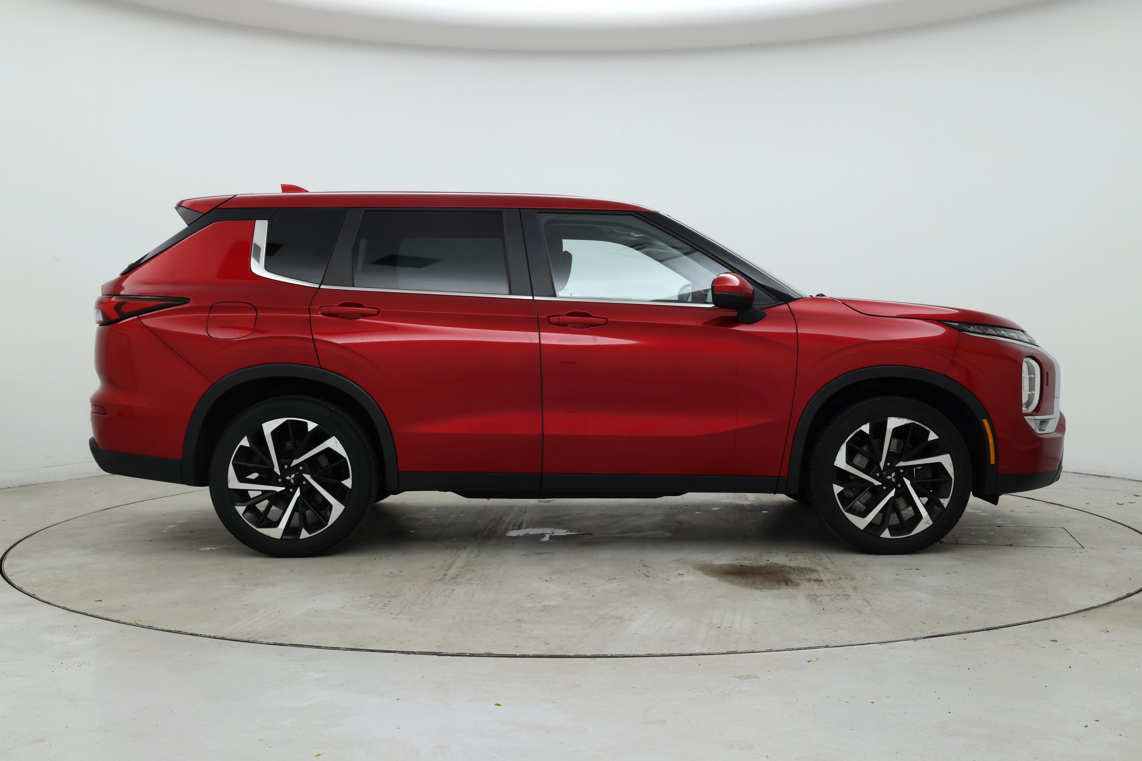 Thumbnail: 2022 Mitsubishi Outlander - 7