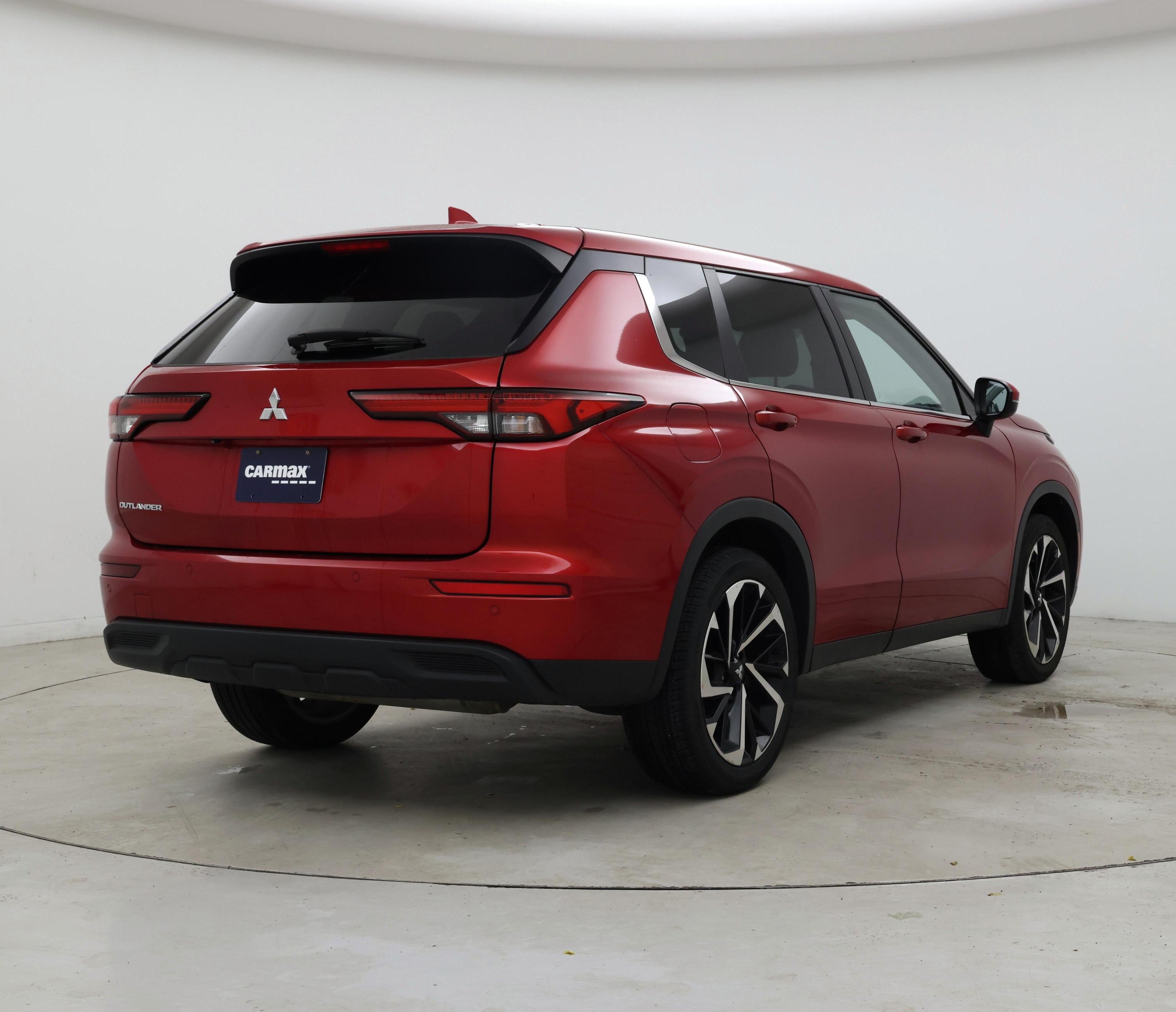 Thumbnail: 2022 Mitsubishi Outlander - 8