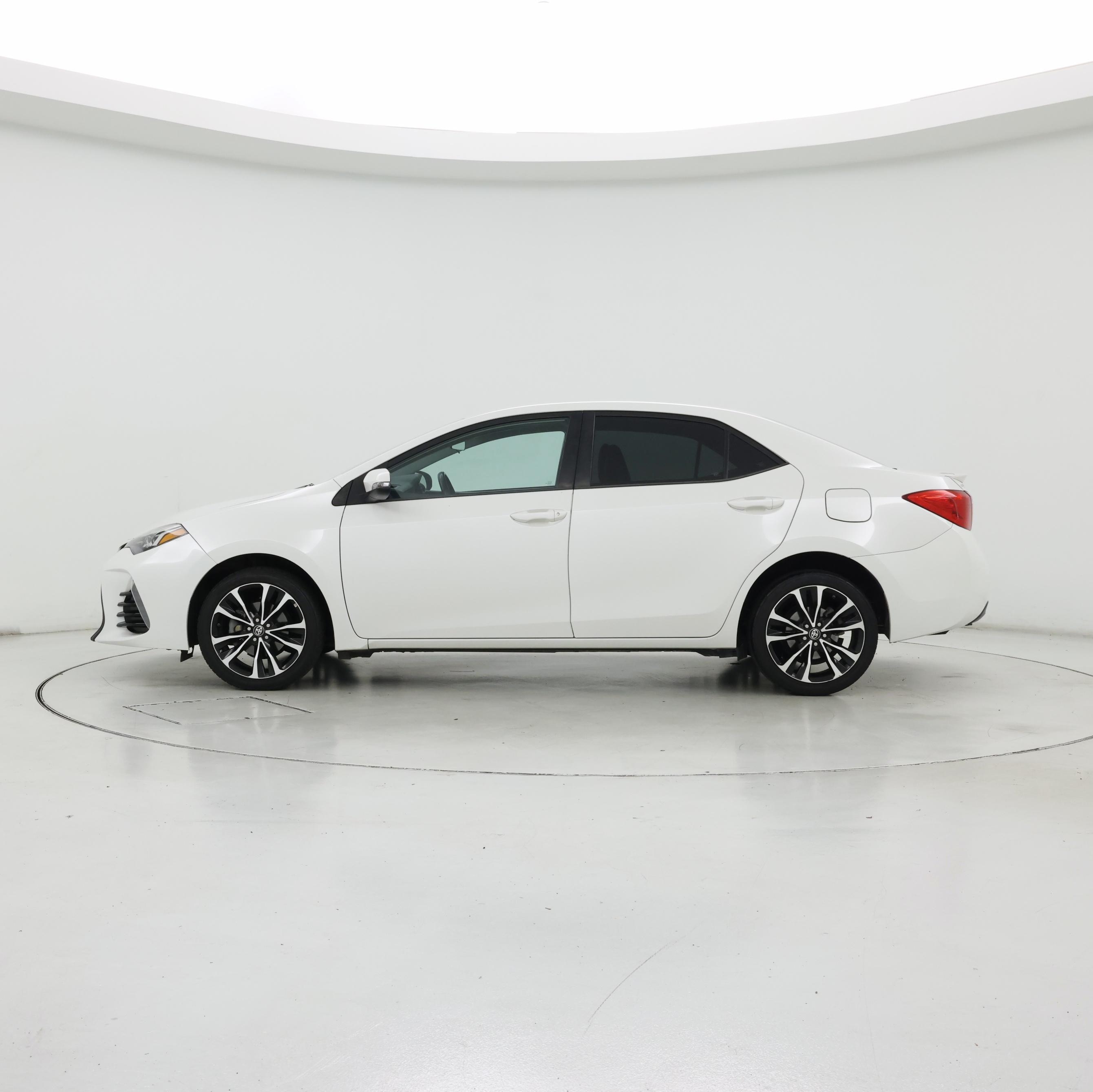 Thumbnail: 2018 Toyota Corolla - 3