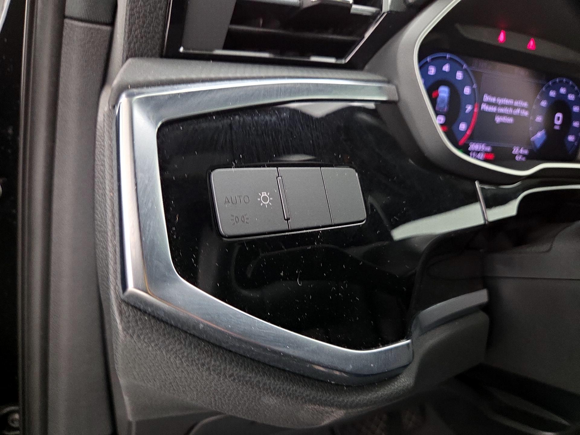 Thumbnail: 2020 Audi Q3 - 13