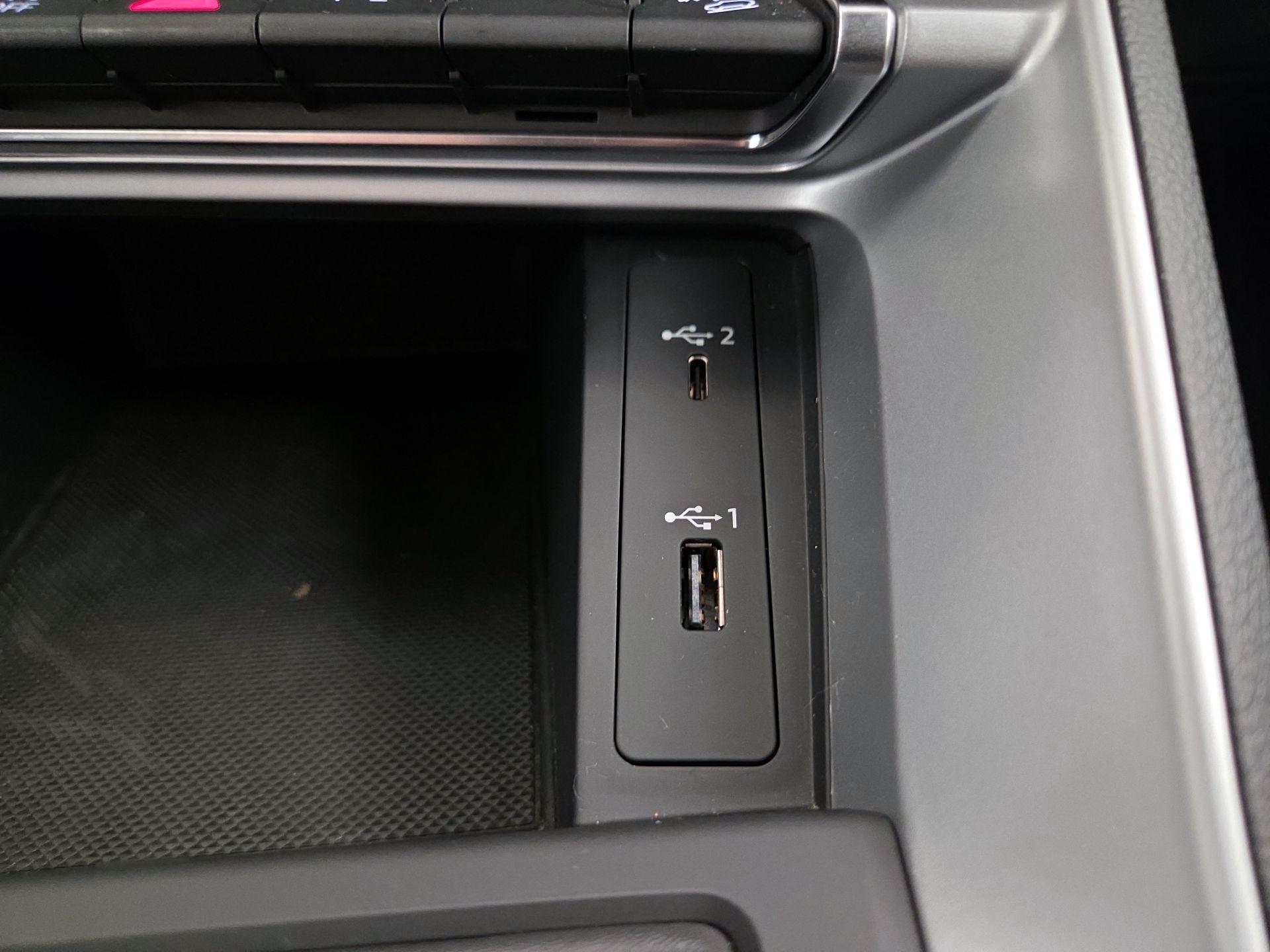 Thumbnail: 2020 Audi Q3 - 18