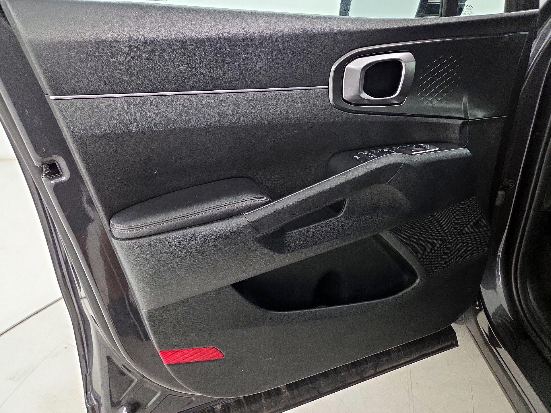 Thumbnail: 2023 Kia Sorento - 12