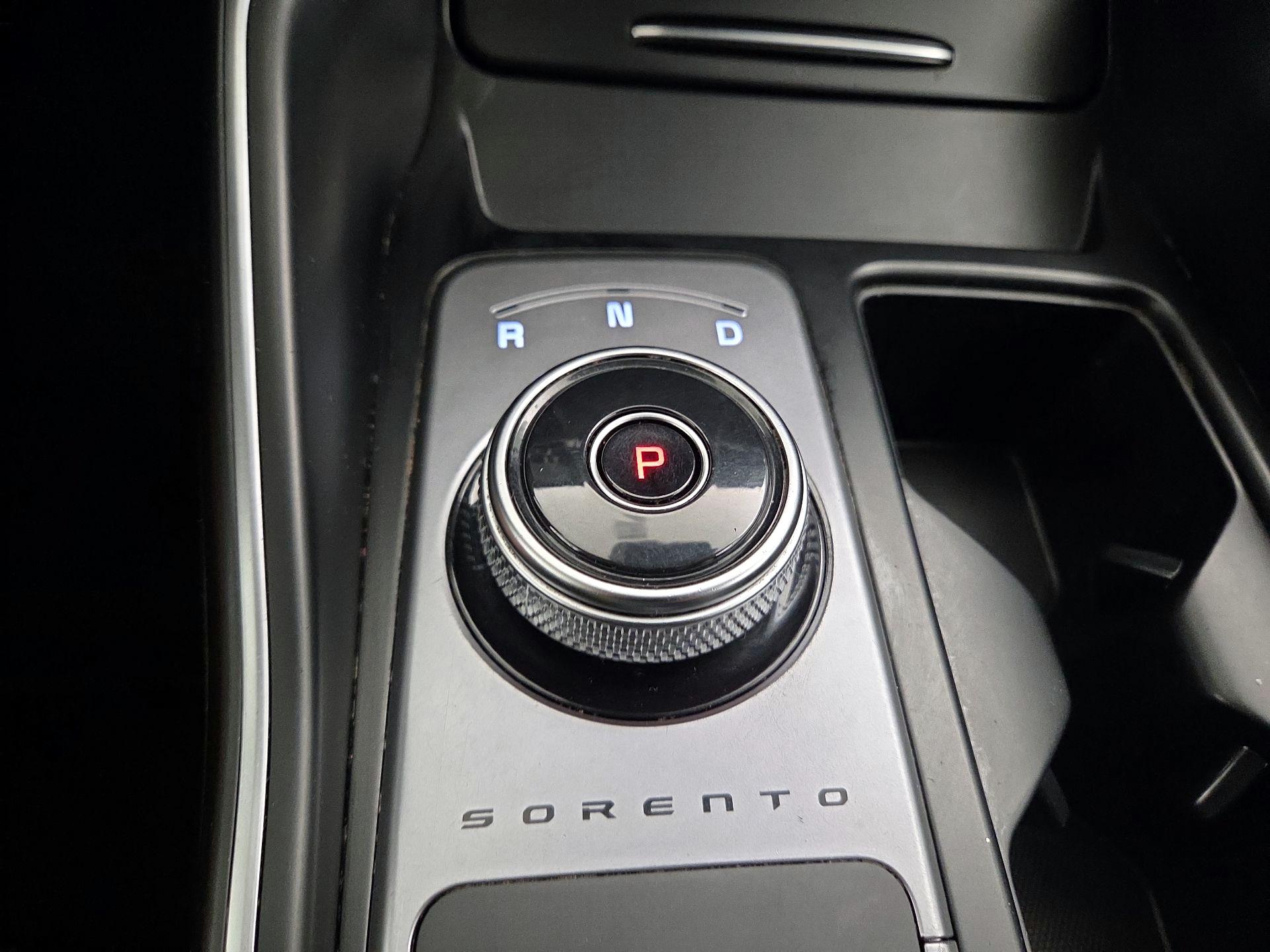 Thumbnail: 2023 Kia Sorento - 18