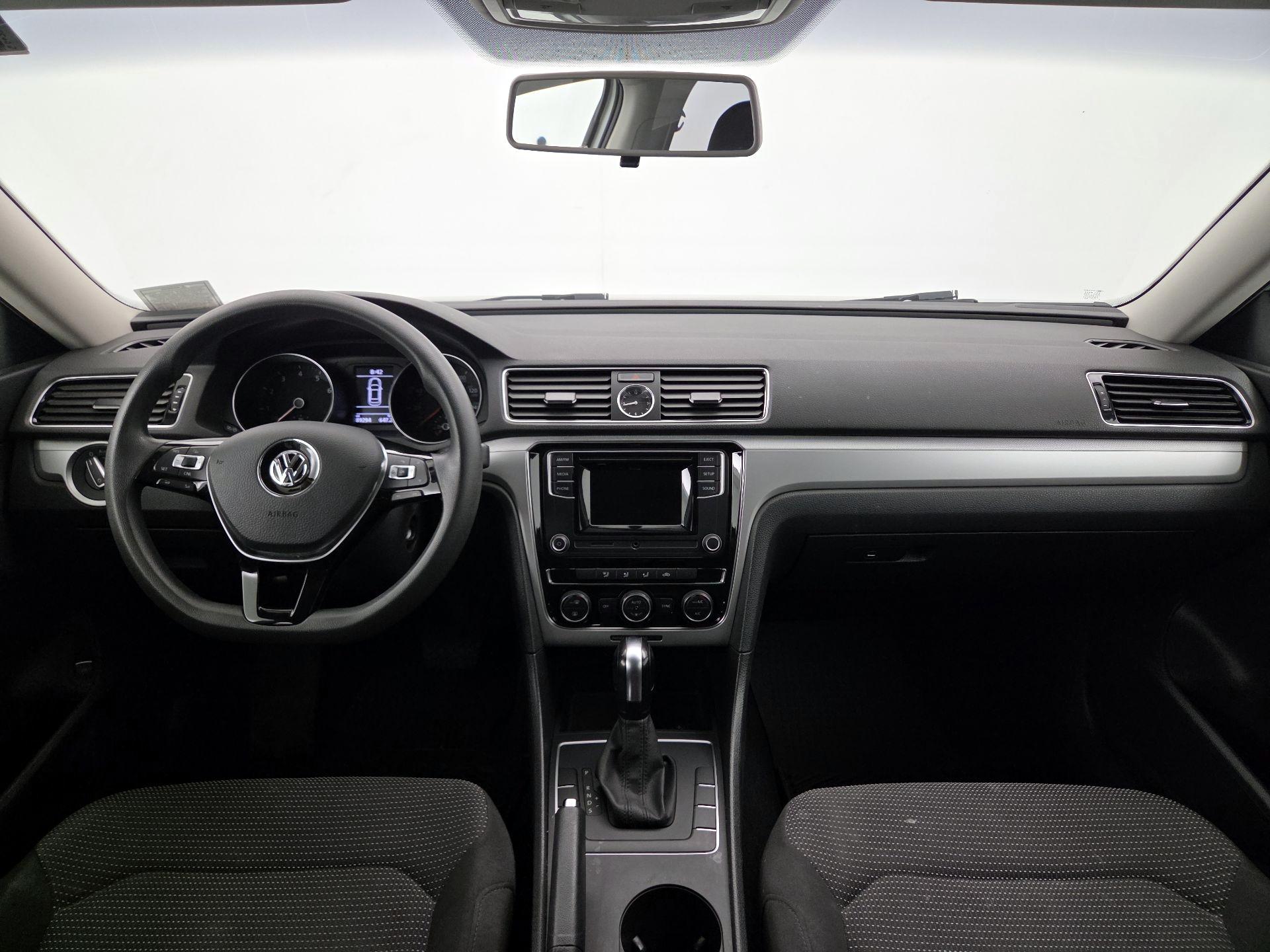 Thumbnail: 2016 Volkswagen Passat - 9