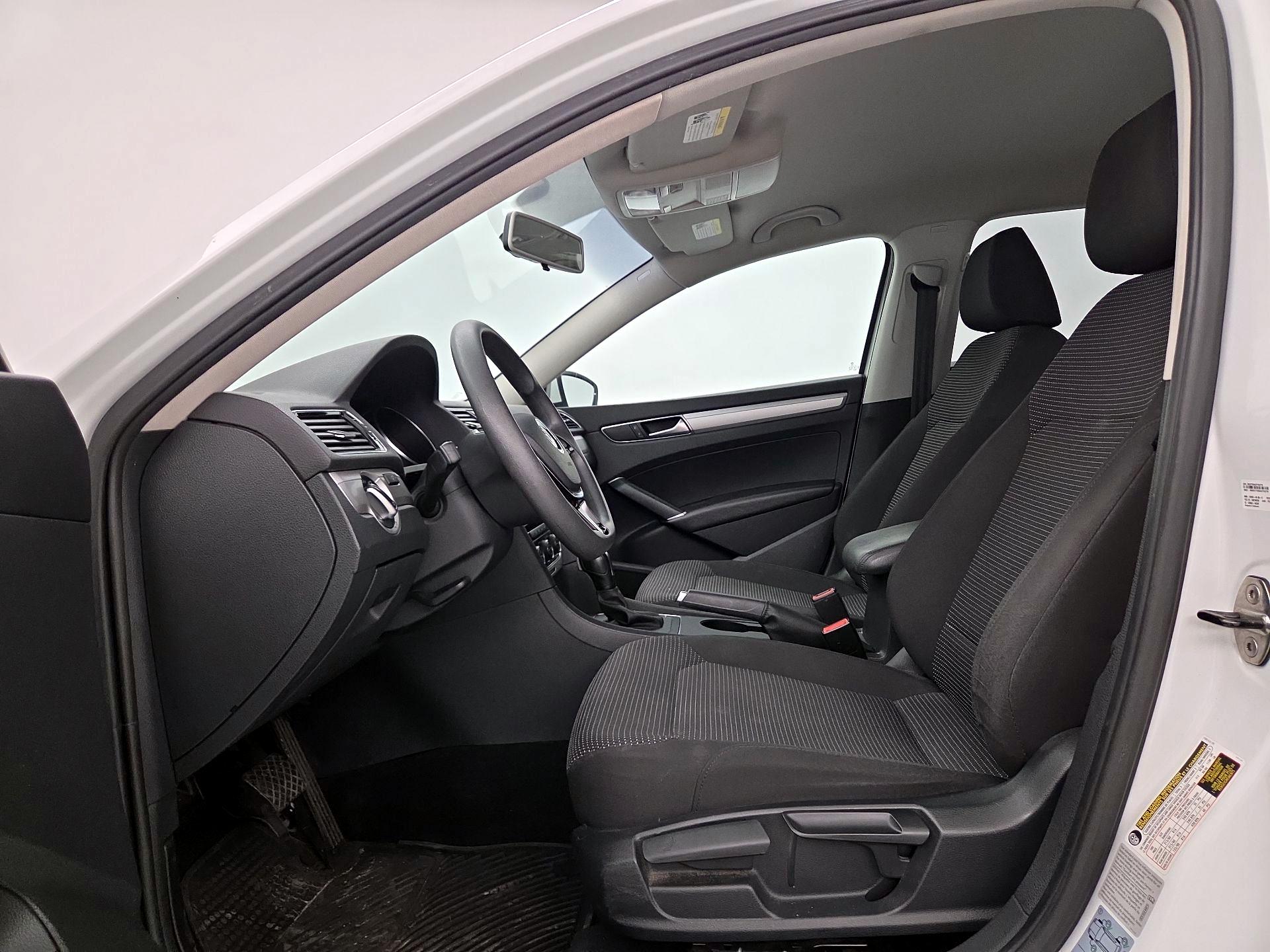 Thumbnail: 2016 Volkswagen Passat - 11