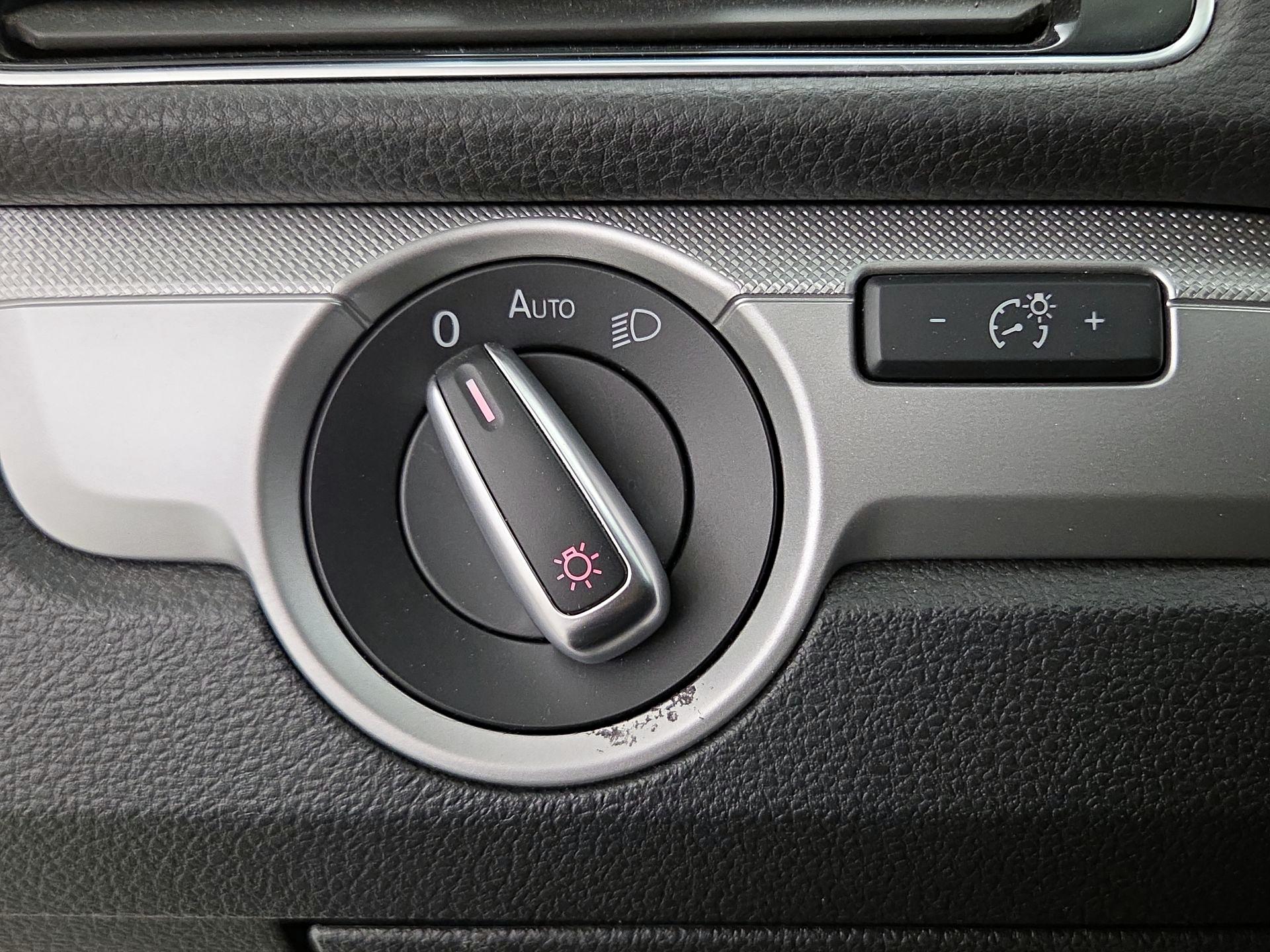 Thumbnail: 2016 Volkswagen Passat - 13