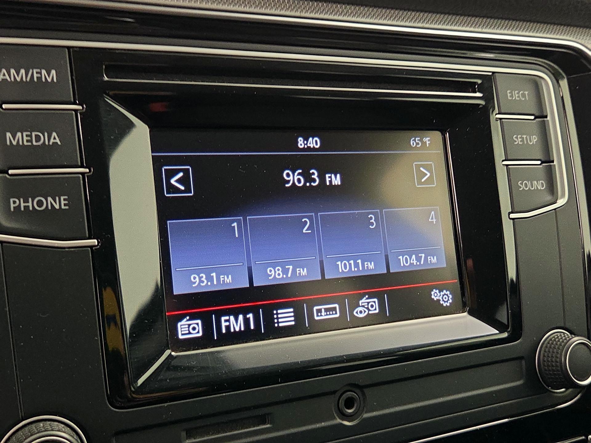 Thumbnail: 2016 Volkswagen Passat - 15