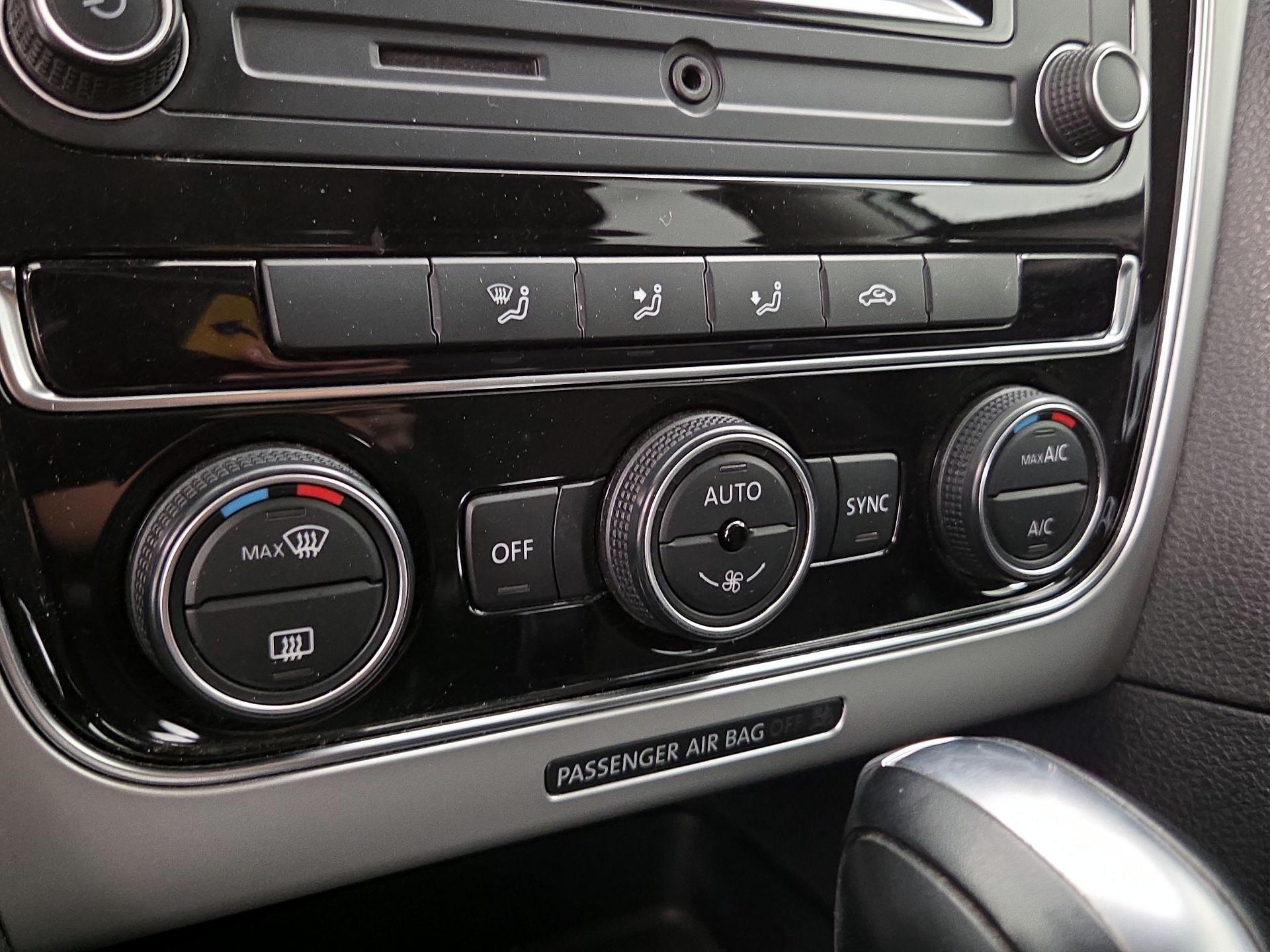 Thumbnail: 2016 Volkswagen Passat - 16