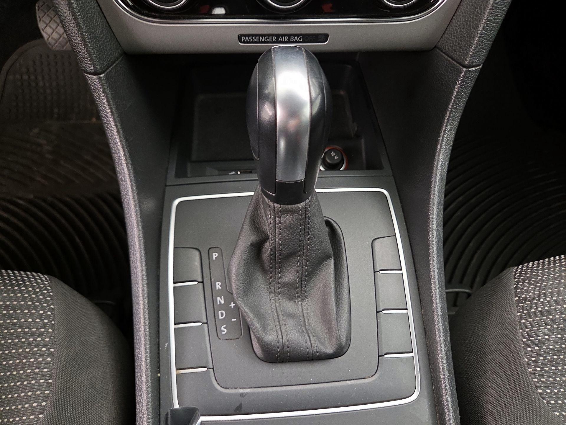 Thumbnail: 2016 Volkswagen Passat - 17