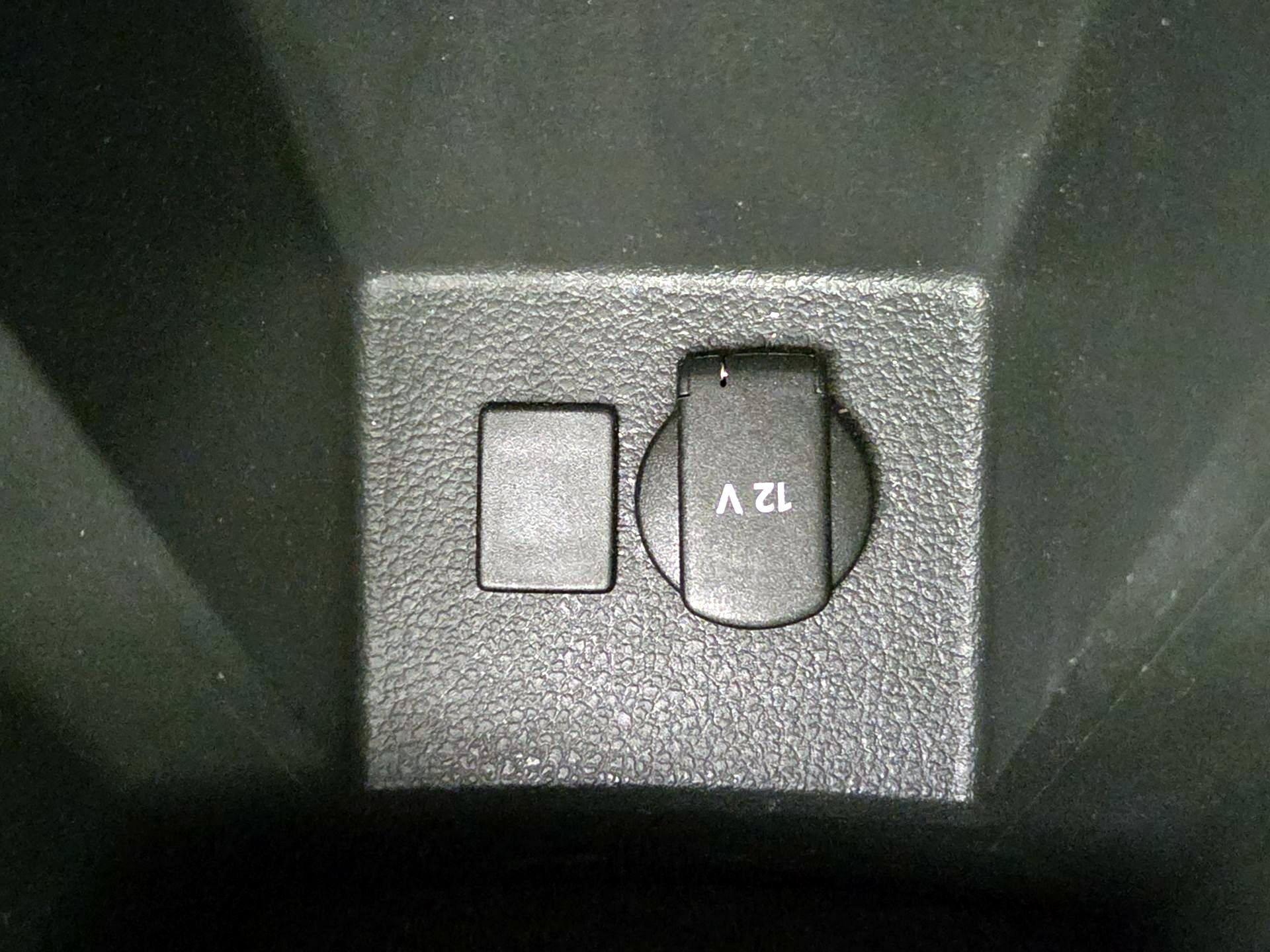 Thumbnail: 2016 Volkswagen Passat - 18