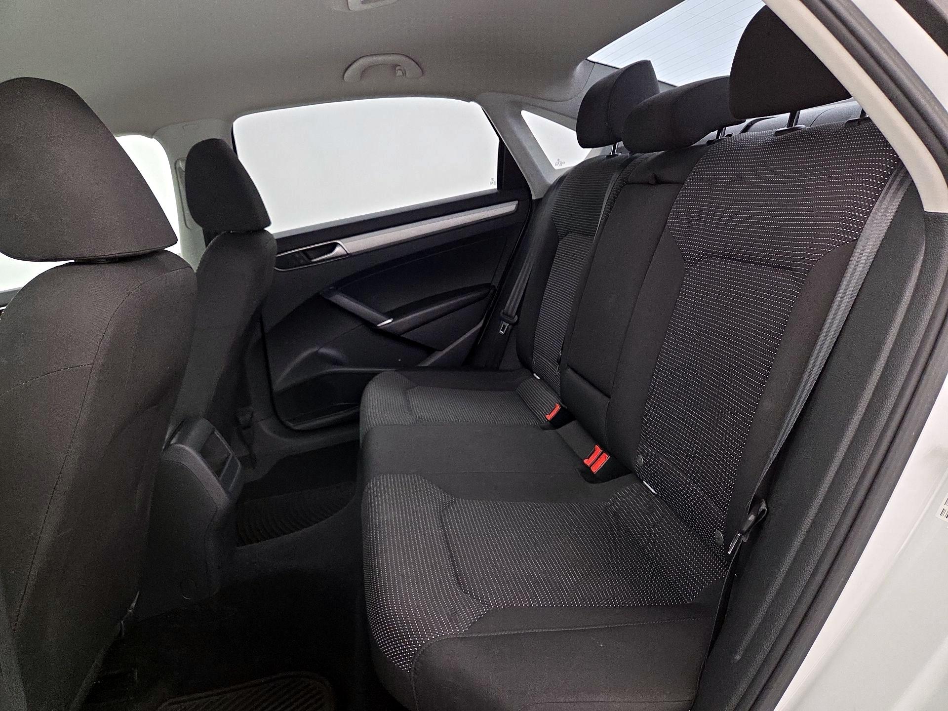 Thumbnail: 2016 Volkswagen Passat - 19