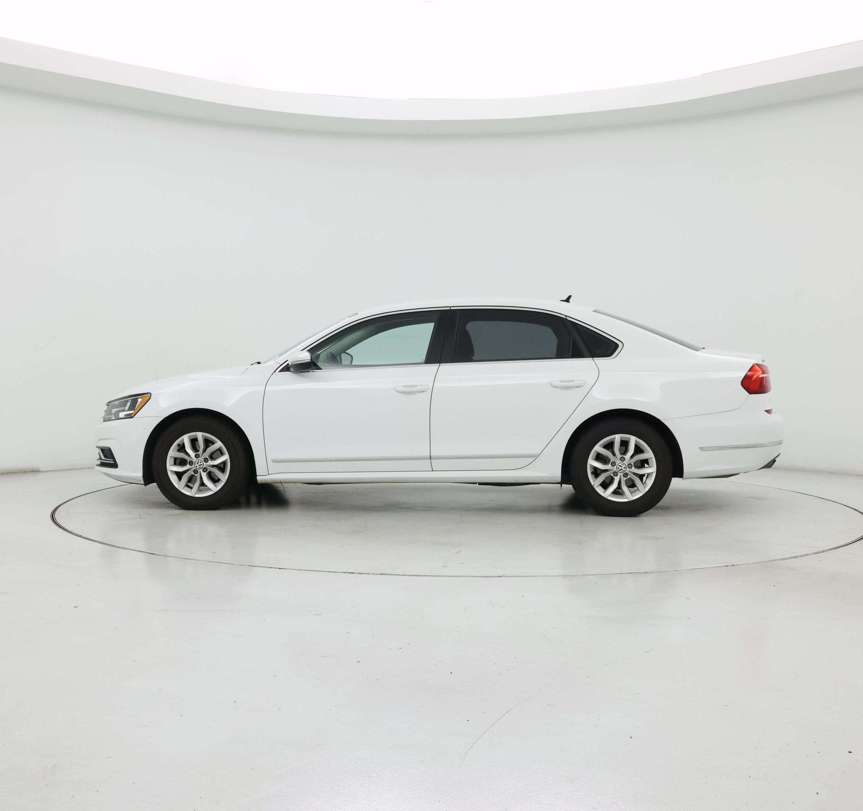 Thumbnail: 2016 Volkswagen Passat - 3