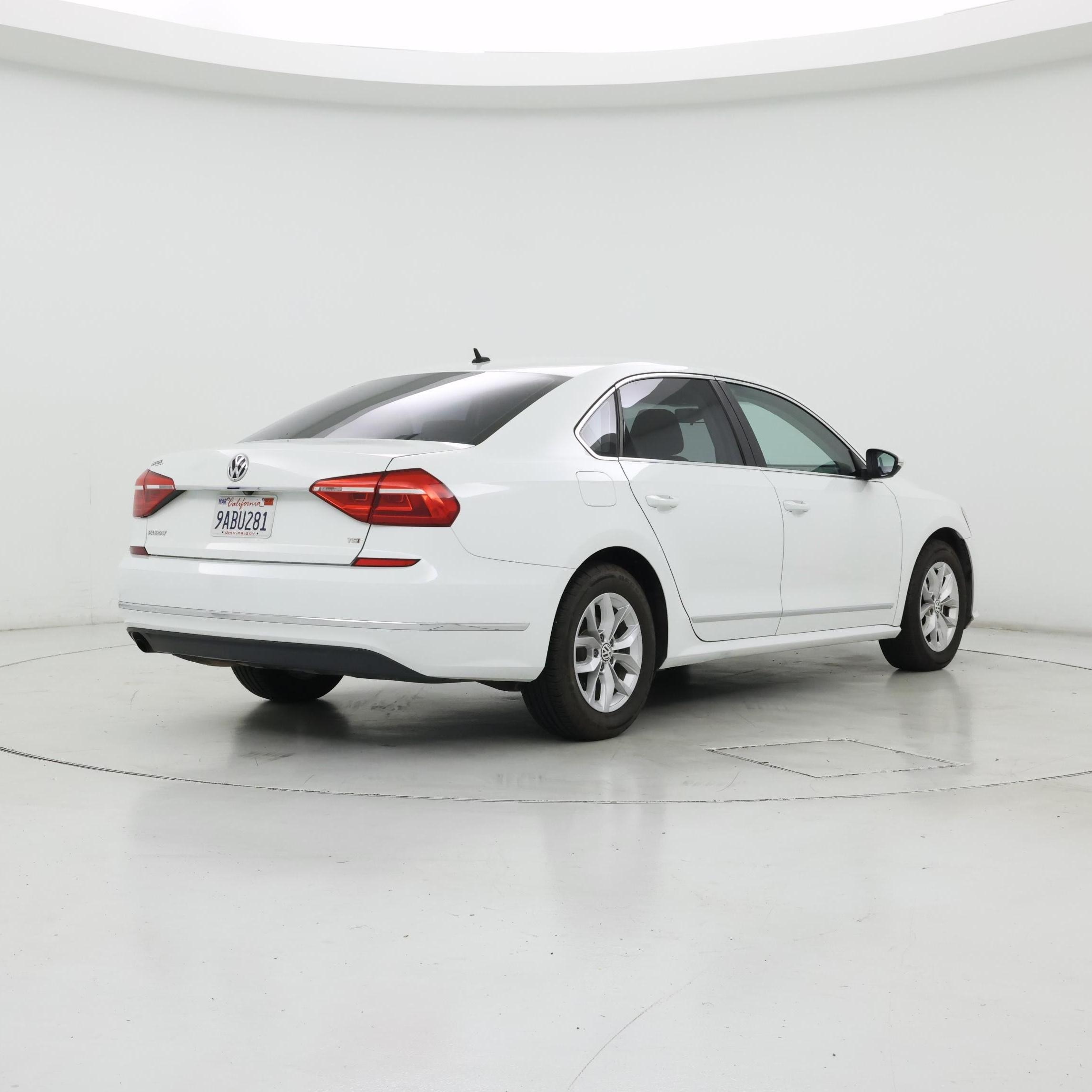 Thumbnail: 2016 Volkswagen Passat - 8