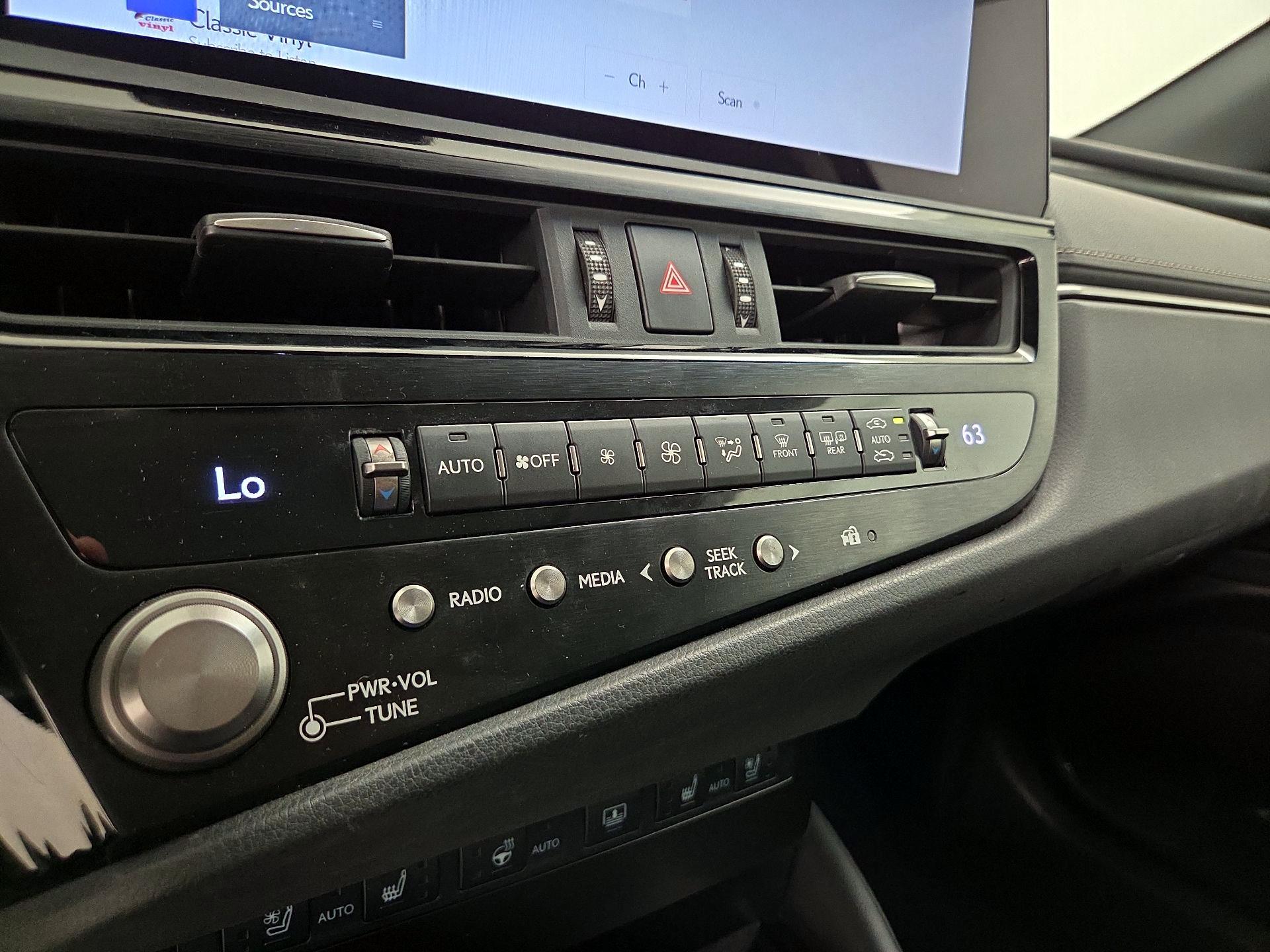 Thumbnail: 2024 Lexus ES - 16