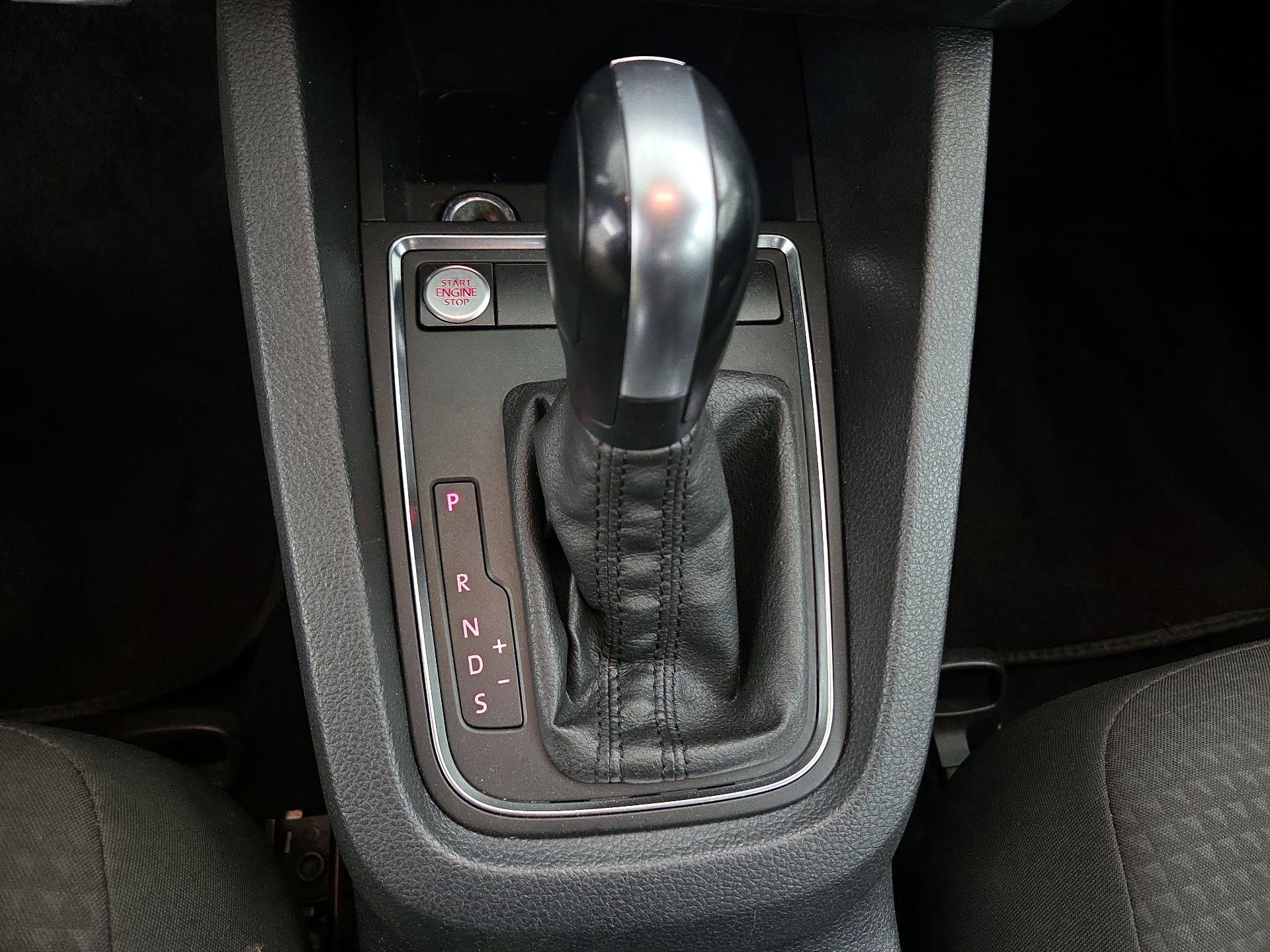 Thumbnail: 2015 Volkswagen Jetta - 16