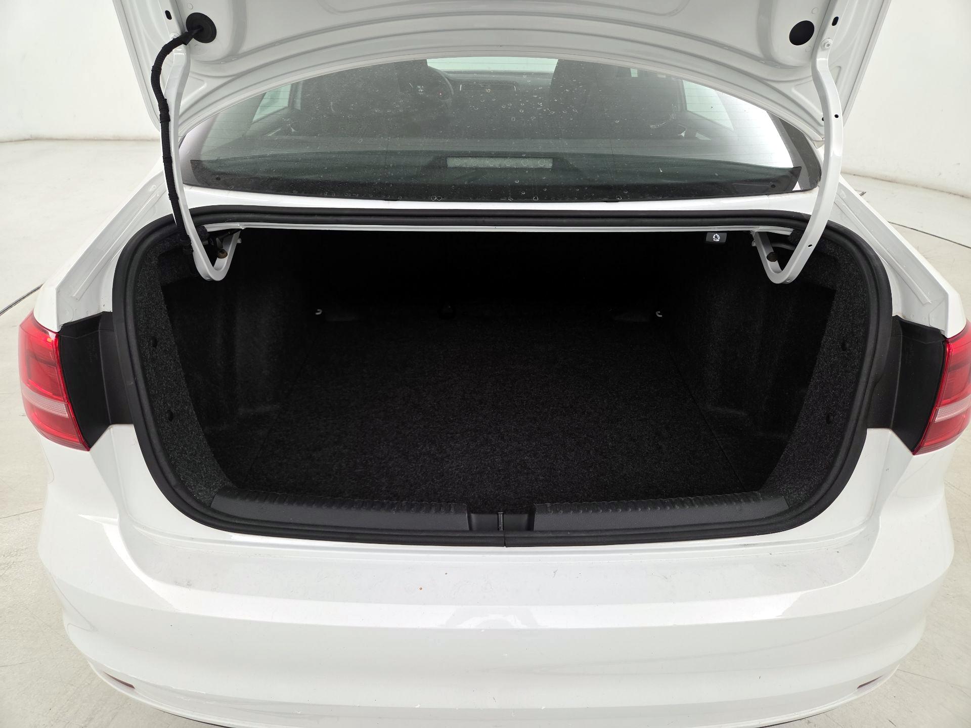 Thumbnail: 2015 Volkswagen Jetta - 19