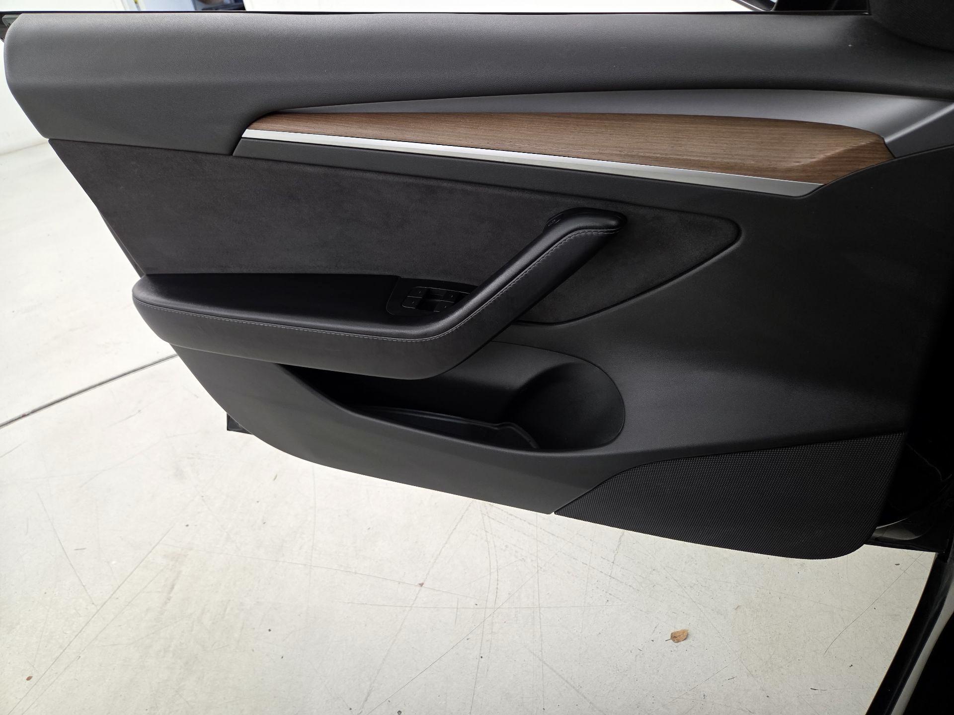 Thumbnail: 2022 Tesla Model 3 - 12