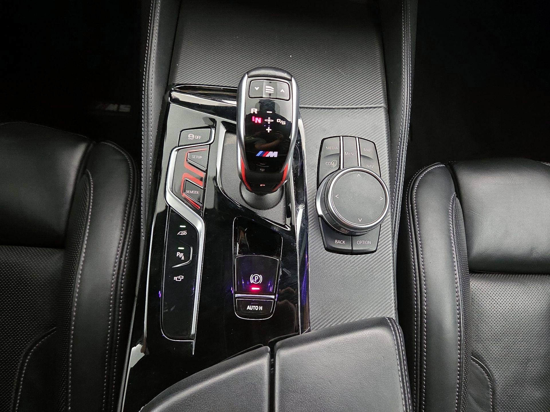 Thumbnail: 2023 BMW M5 - 18