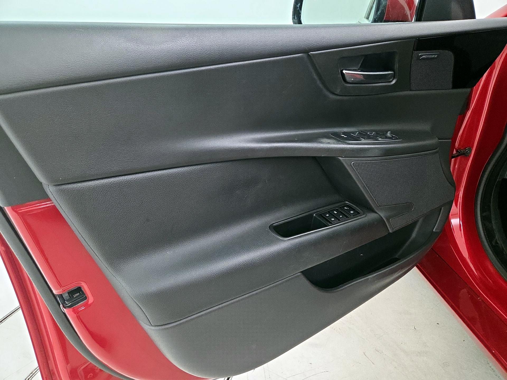 Thumbnail: 2019 Jaguar XE - 12