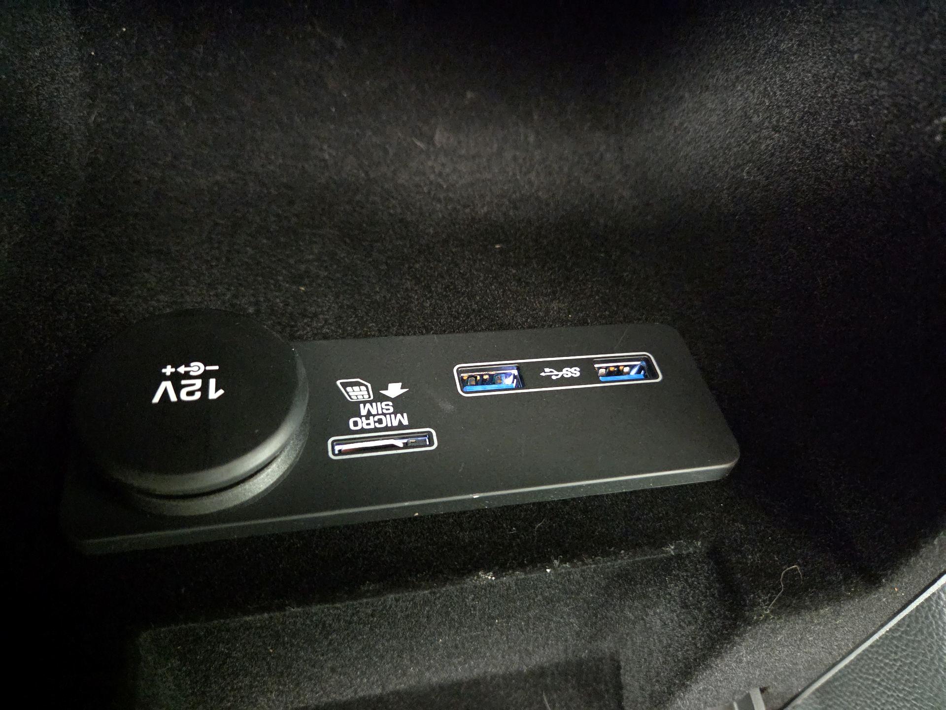 Thumbnail: 2019 Jaguar XE - 19