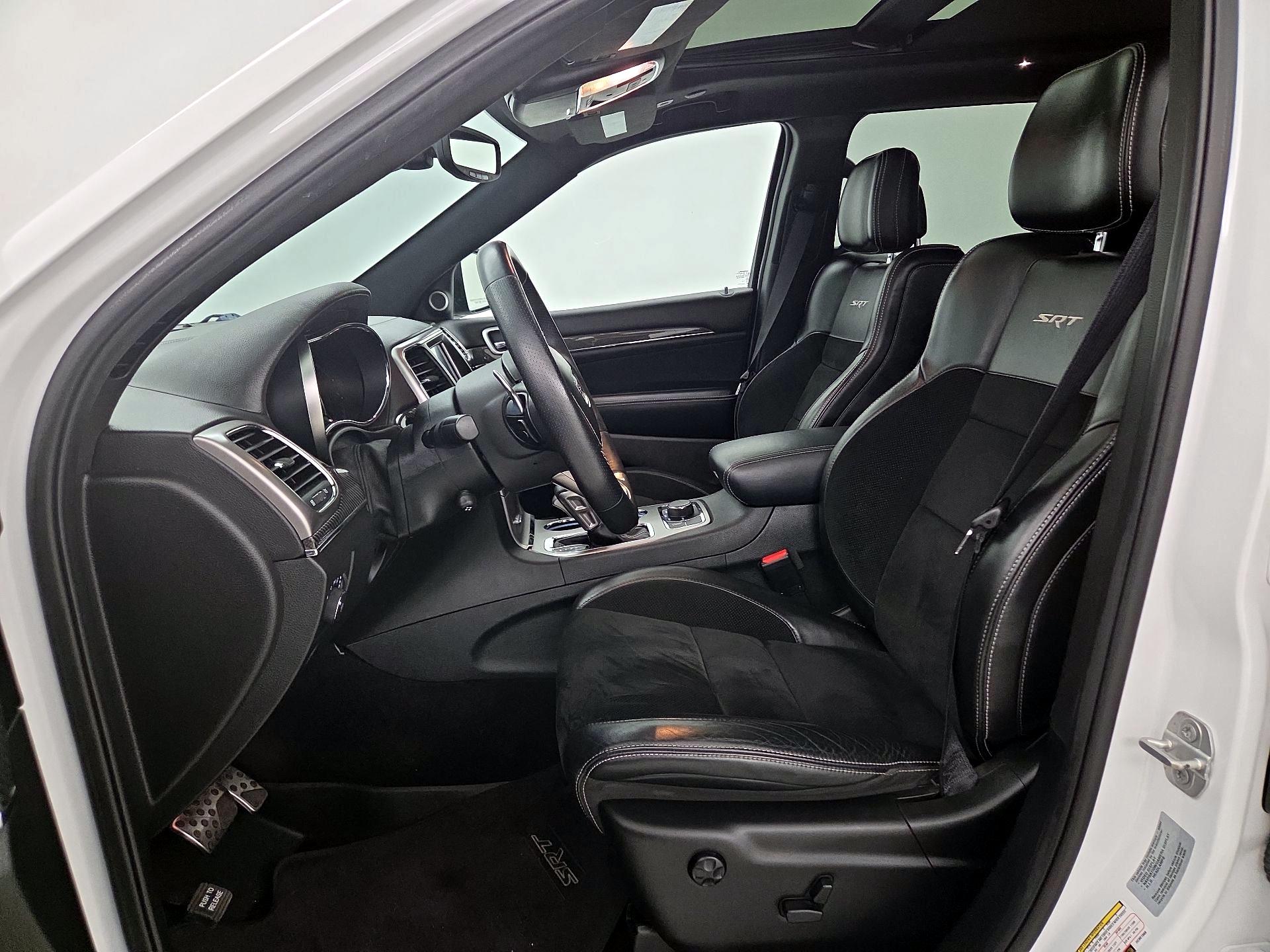 Thumbnail: 2017 Jeep Grand Cherokee - 11