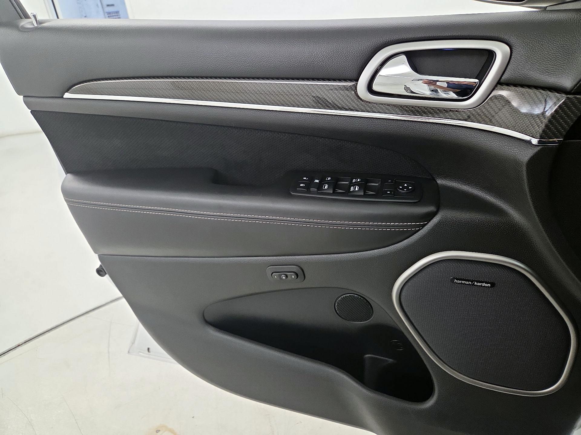 Thumbnail: 2017 Jeep Grand Cherokee - 12