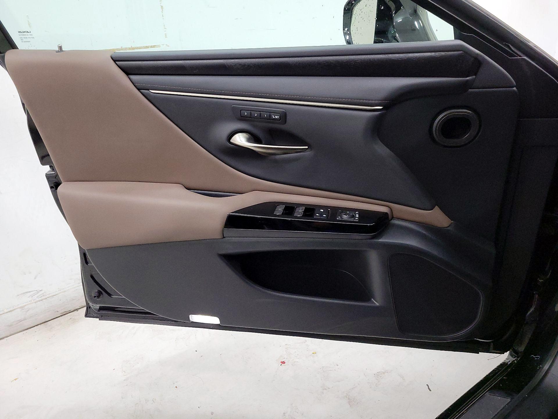 Thumbnail: 2022 Lexus ES - 12