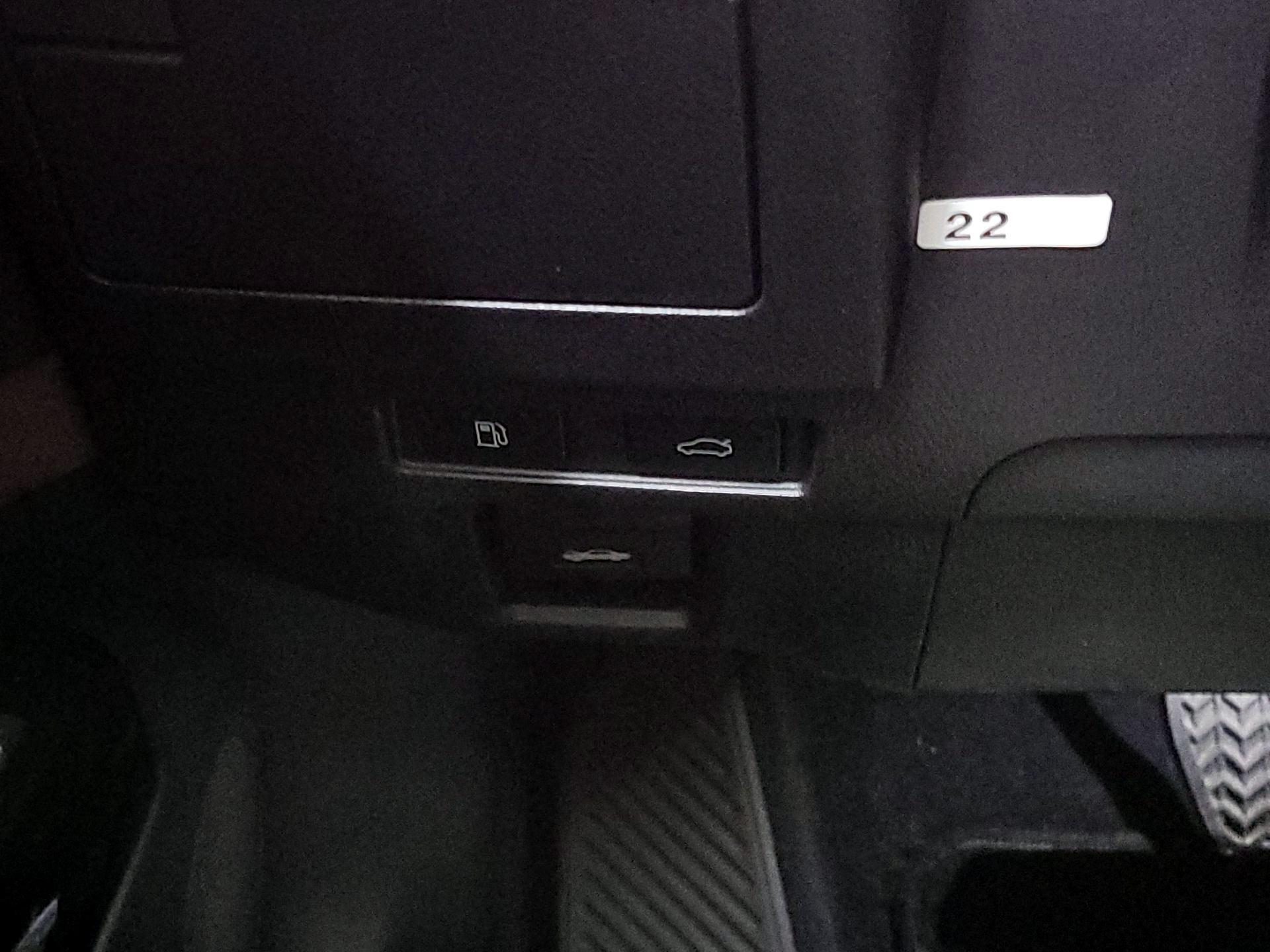 Thumbnail: 2022 Lexus ES - 13