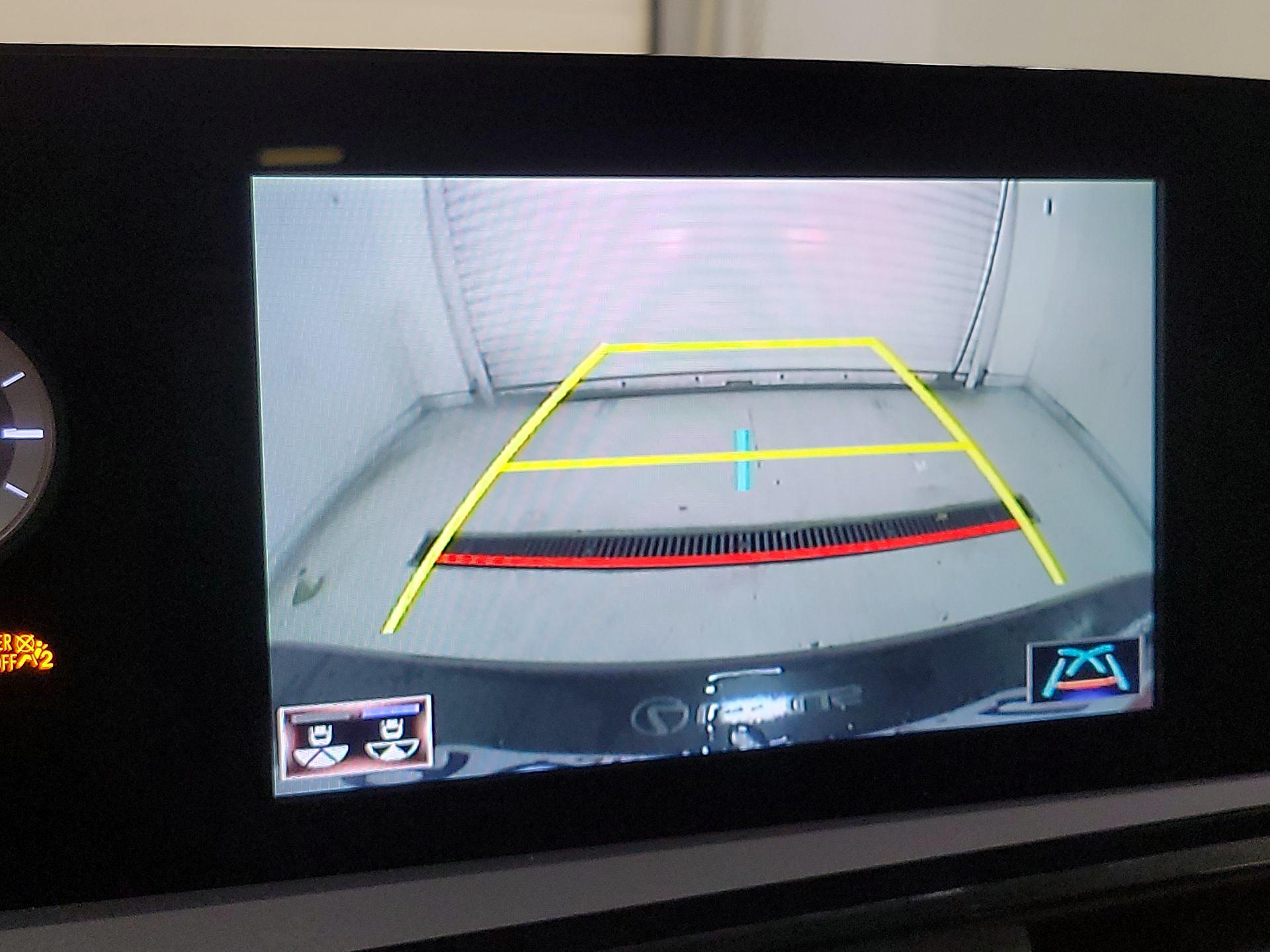 Thumbnail: 2022 Lexus ES - 14