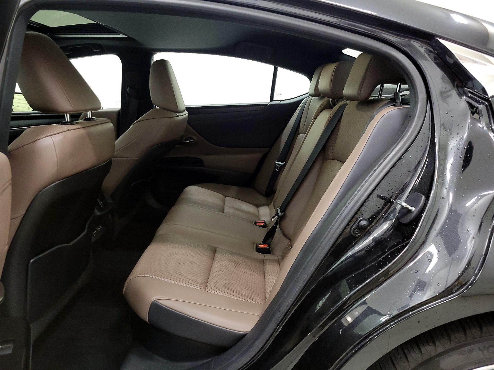 Thumbnail: 2022 Lexus ES - 20