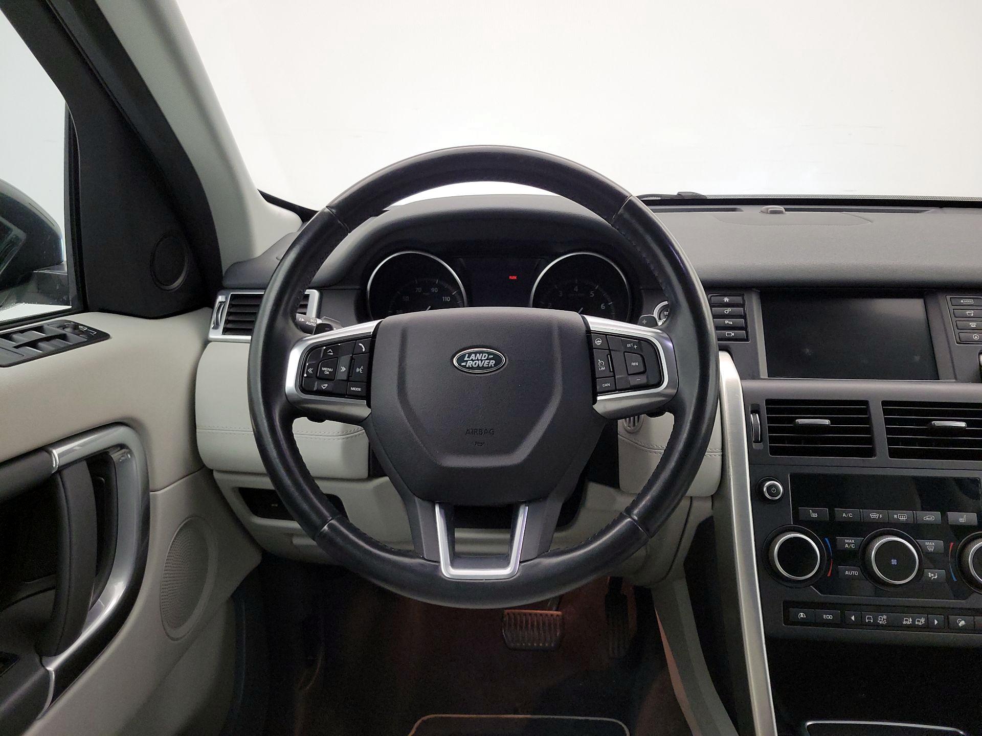 Thumbnail: 2017 Land Rover Discovery Sport - 10