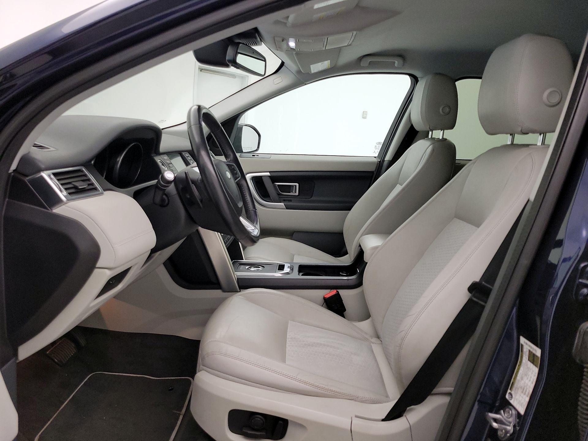 Thumbnail: 2017 Land Rover Discovery Sport - 11