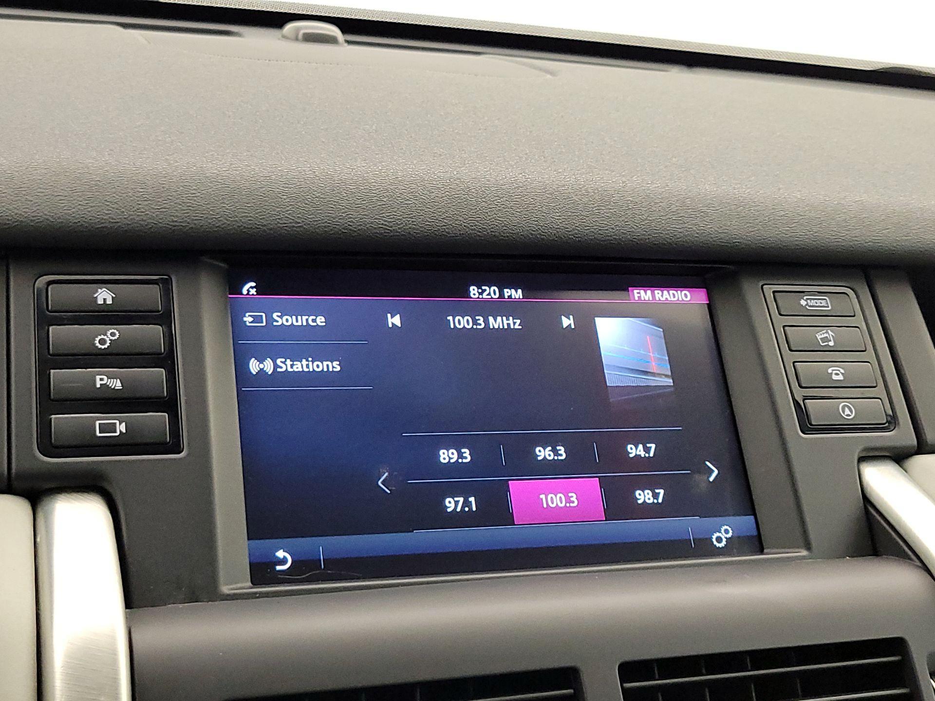 Thumbnail: 2017 Land Rover Discovery Sport - 15