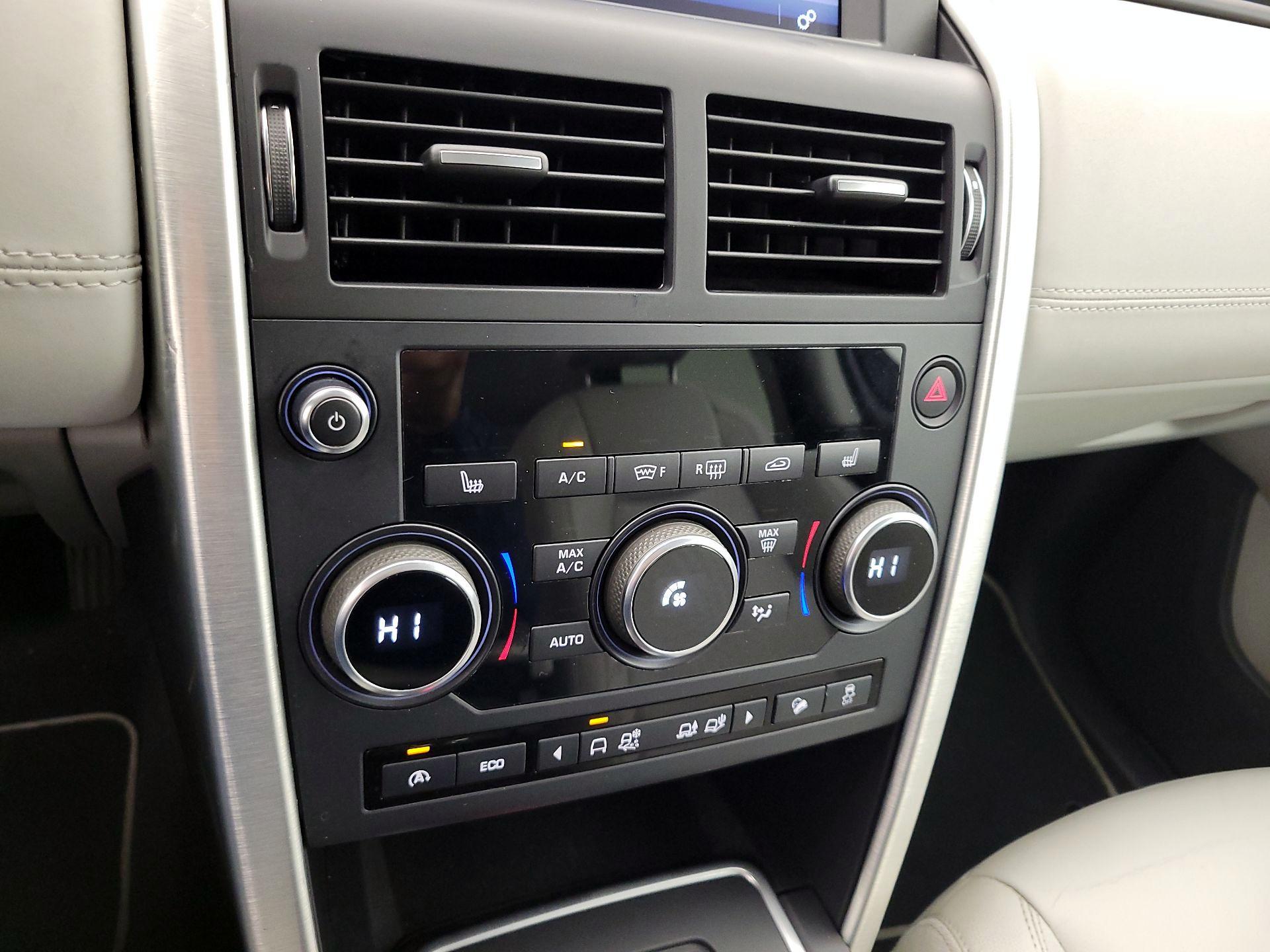 Thumbnail: 2017 Land Rover Discovery Sport - 16