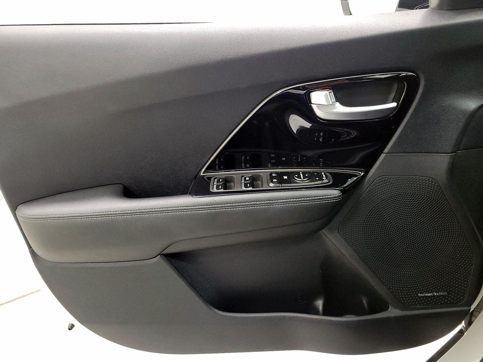 Thumbnail: 2022 Kia Niro - 12