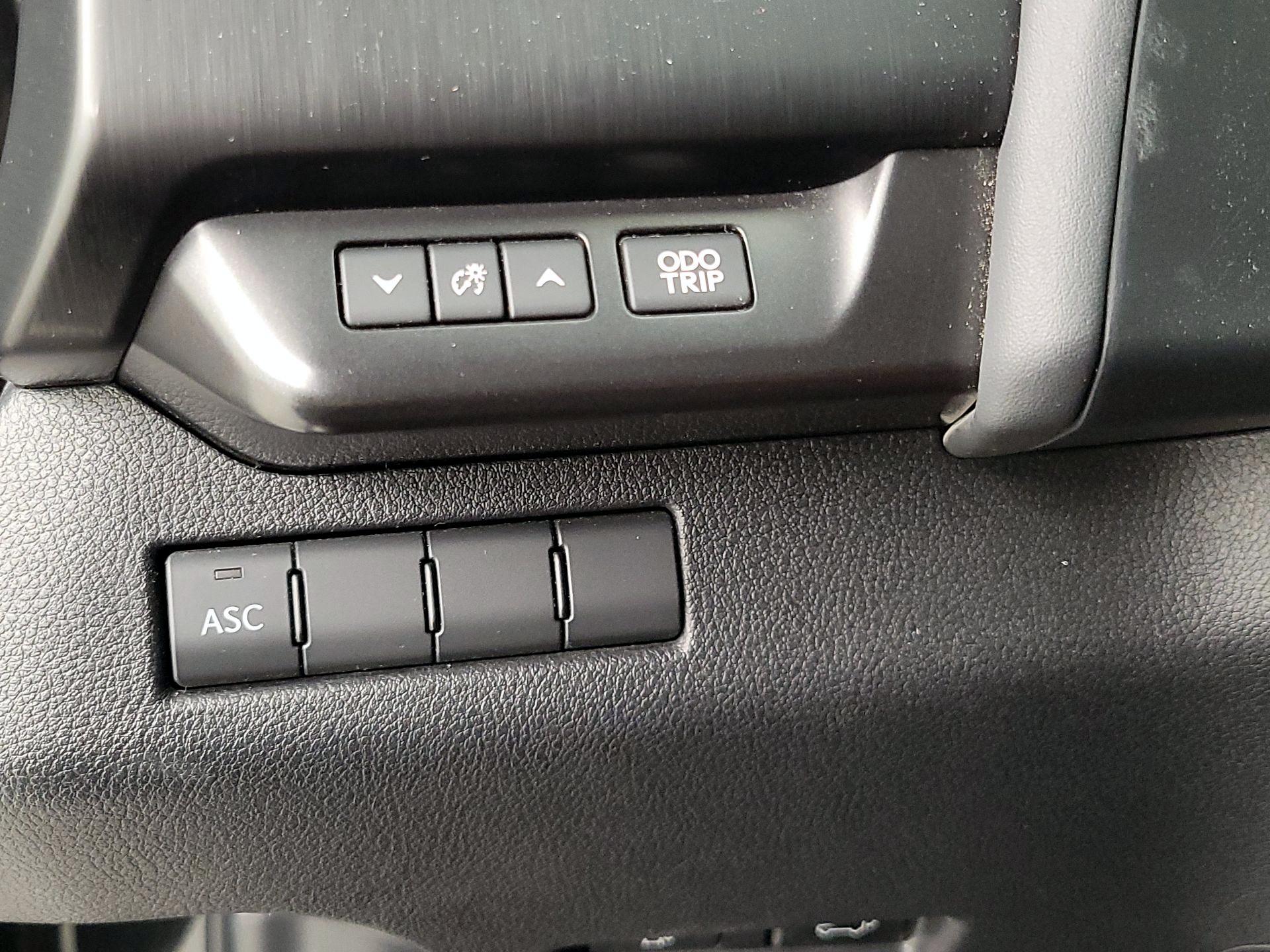 Thumbnail: 2019 Lexus UX - 13