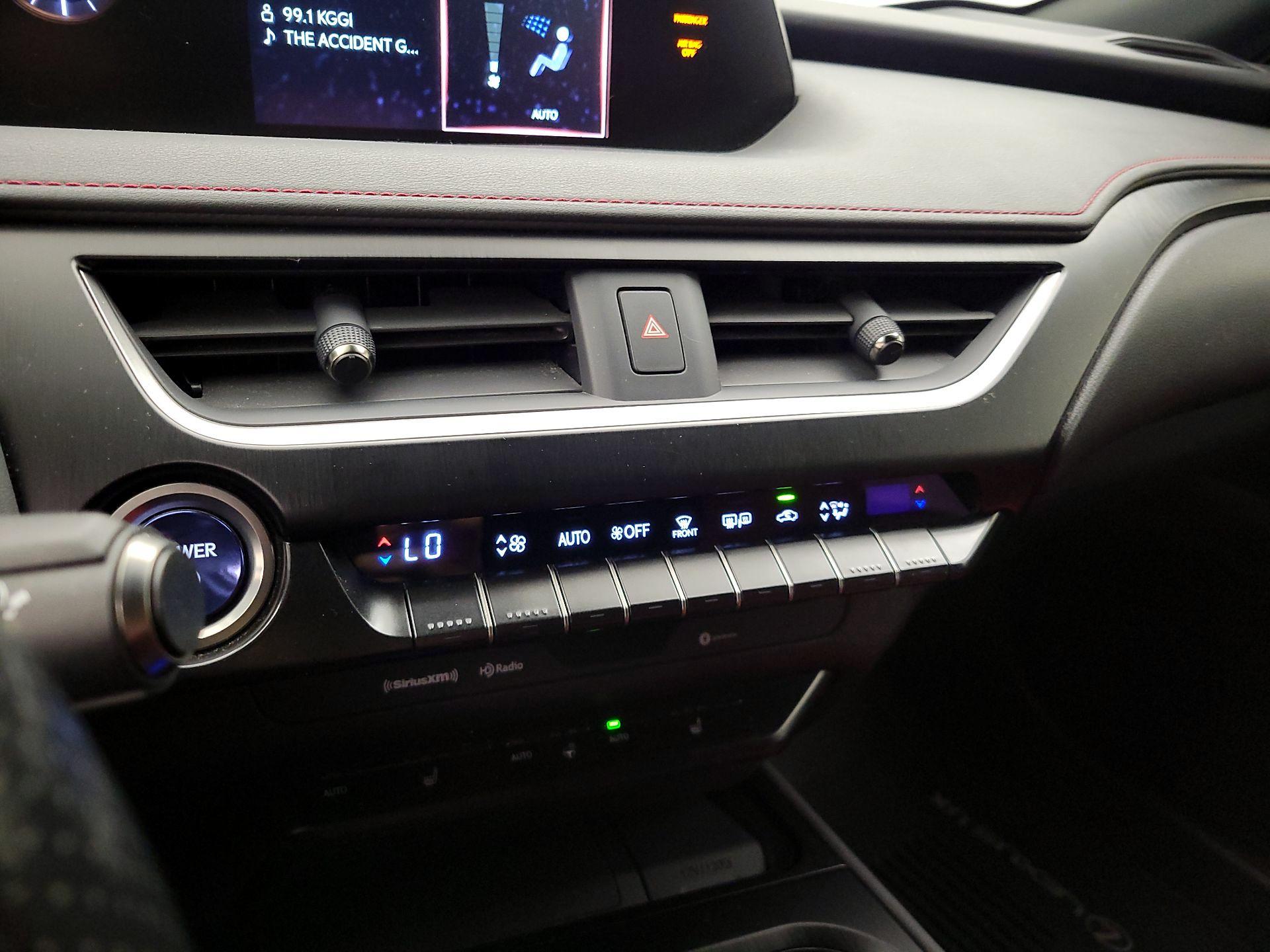 Thumbnail: 2019 Lexus UX - 16