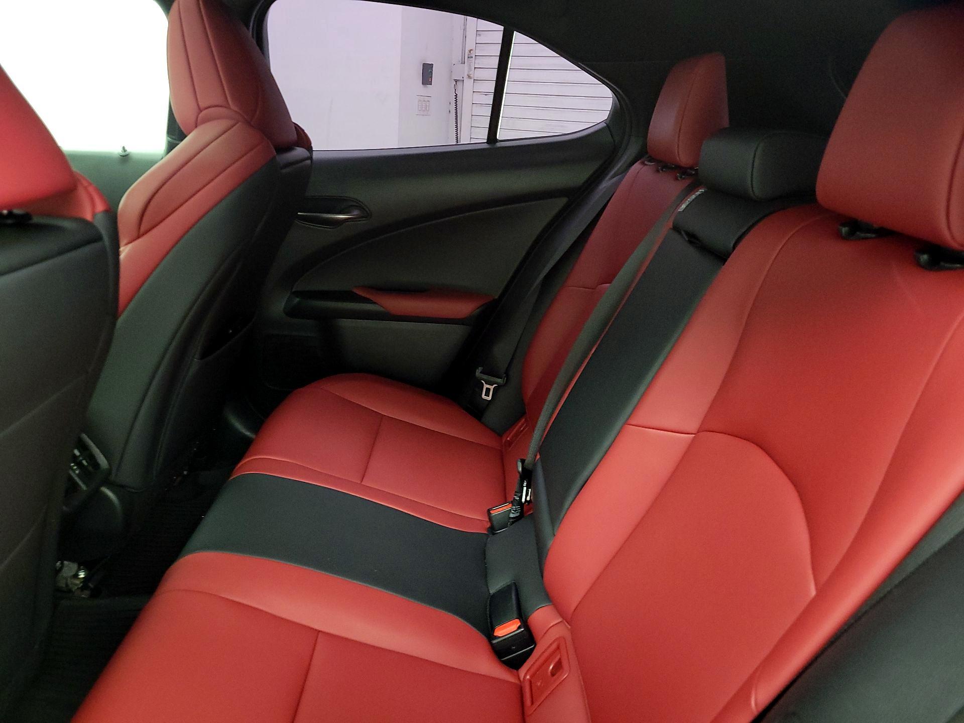 Thumbnail: 2019 Lexus UX - 19