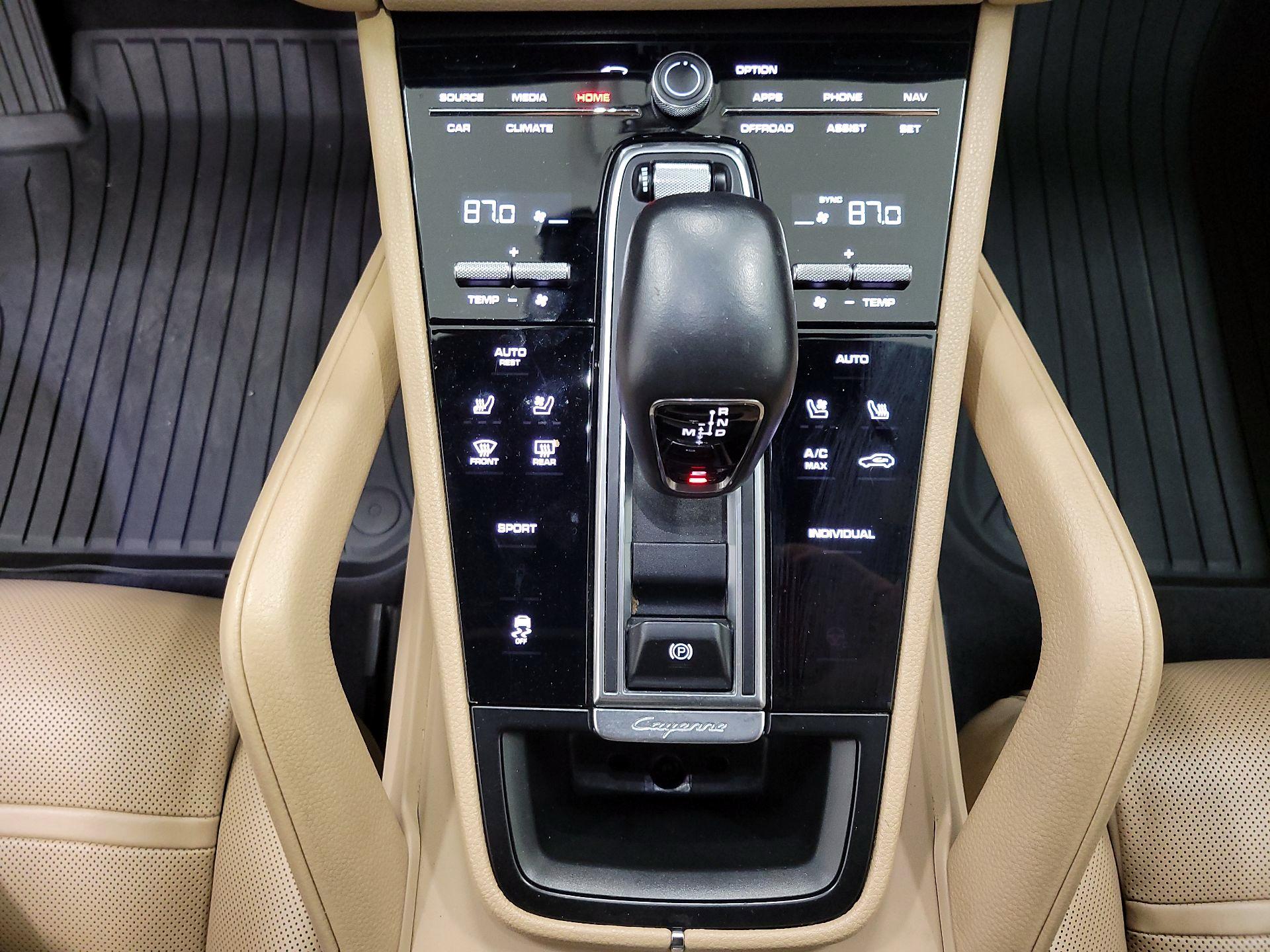 Thumbnail: 2020 Porsche Cayenne - 17