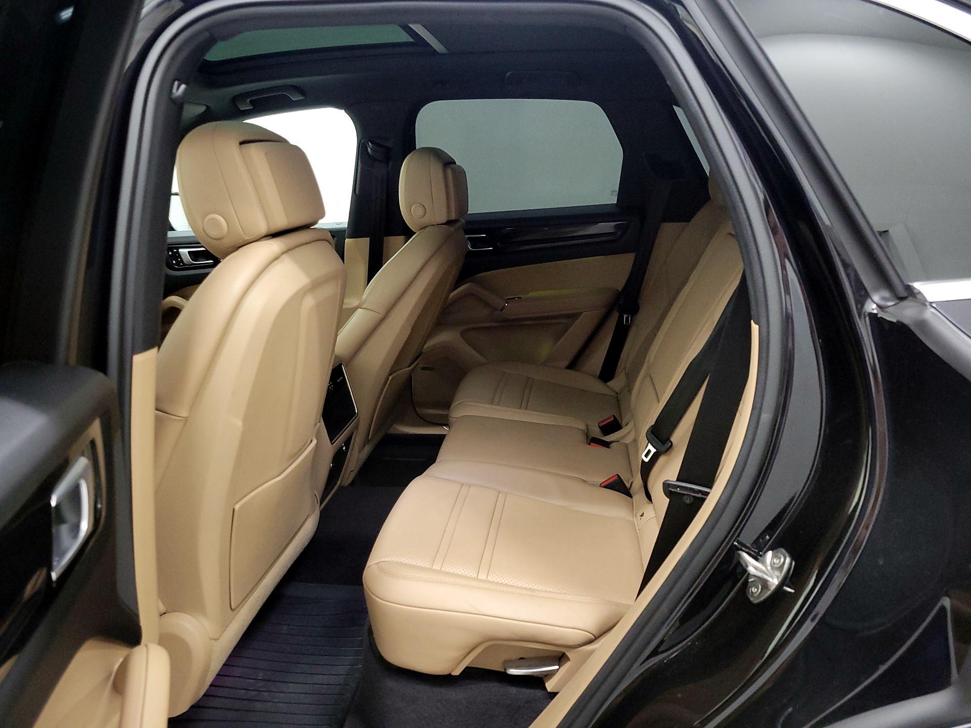 Thumbnail: 2020 Porsche Cayenne - 20