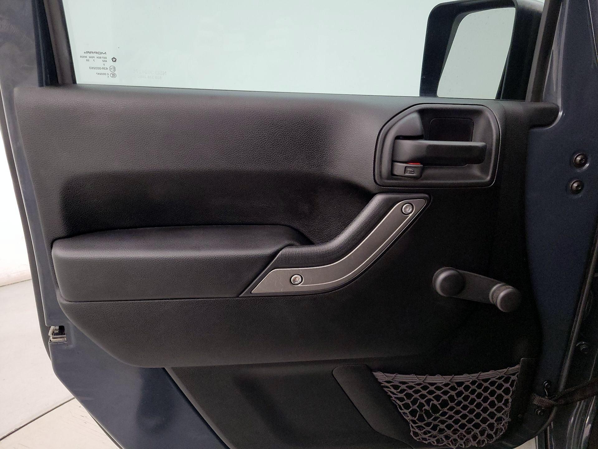 Thumbnail: 2017 Jeep Wrangler - 12