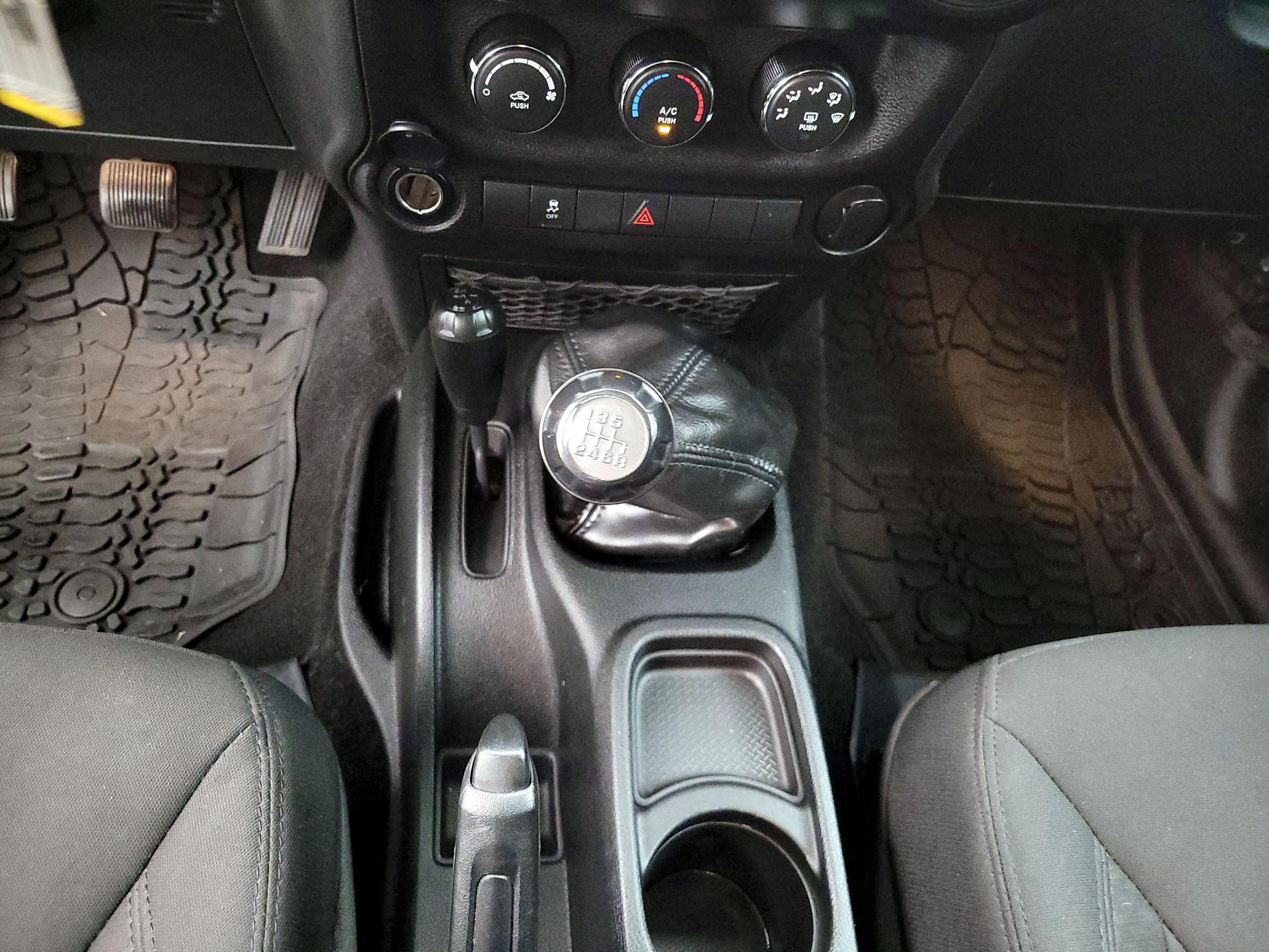 Thumbnail: 2017 Jeep Wrangler - 15