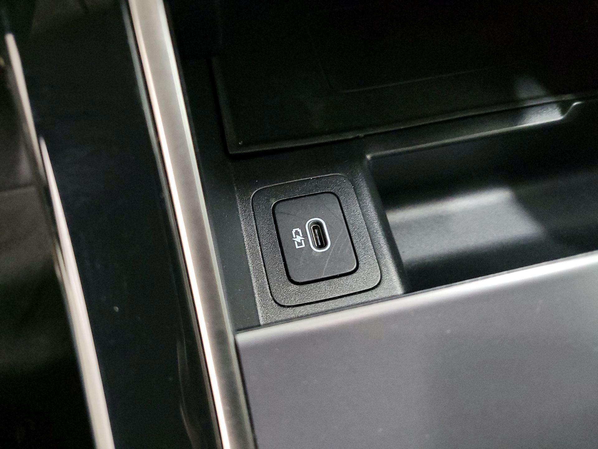 Thumbnail: 2024 Land Rover Range Rover Velar - 19